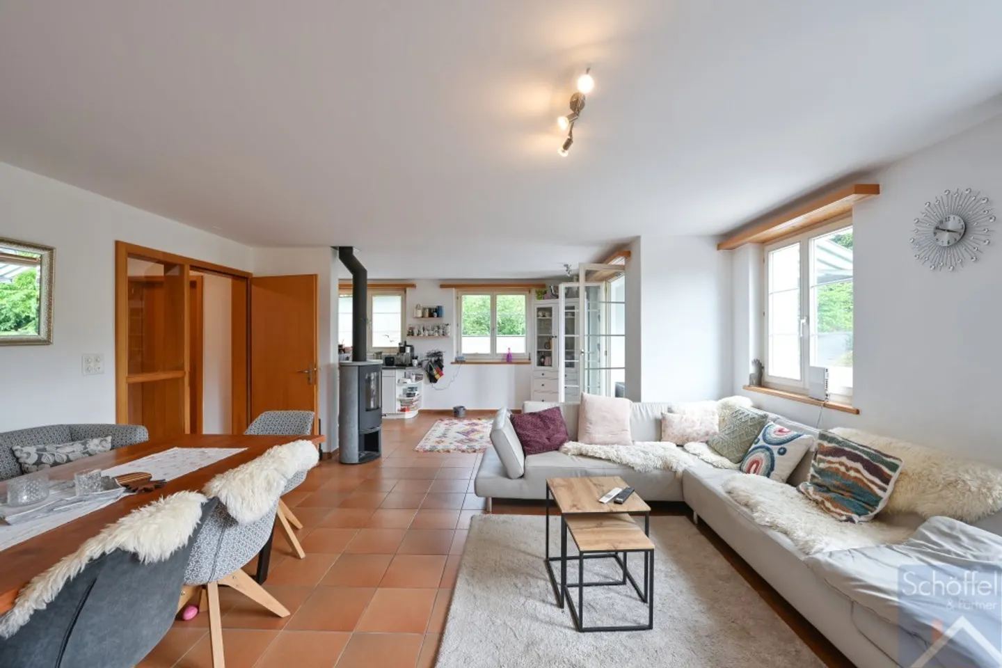 8 ½-Zimmer Einfamilienhaus mit Einliegerwohnung - Foto 2 von 13