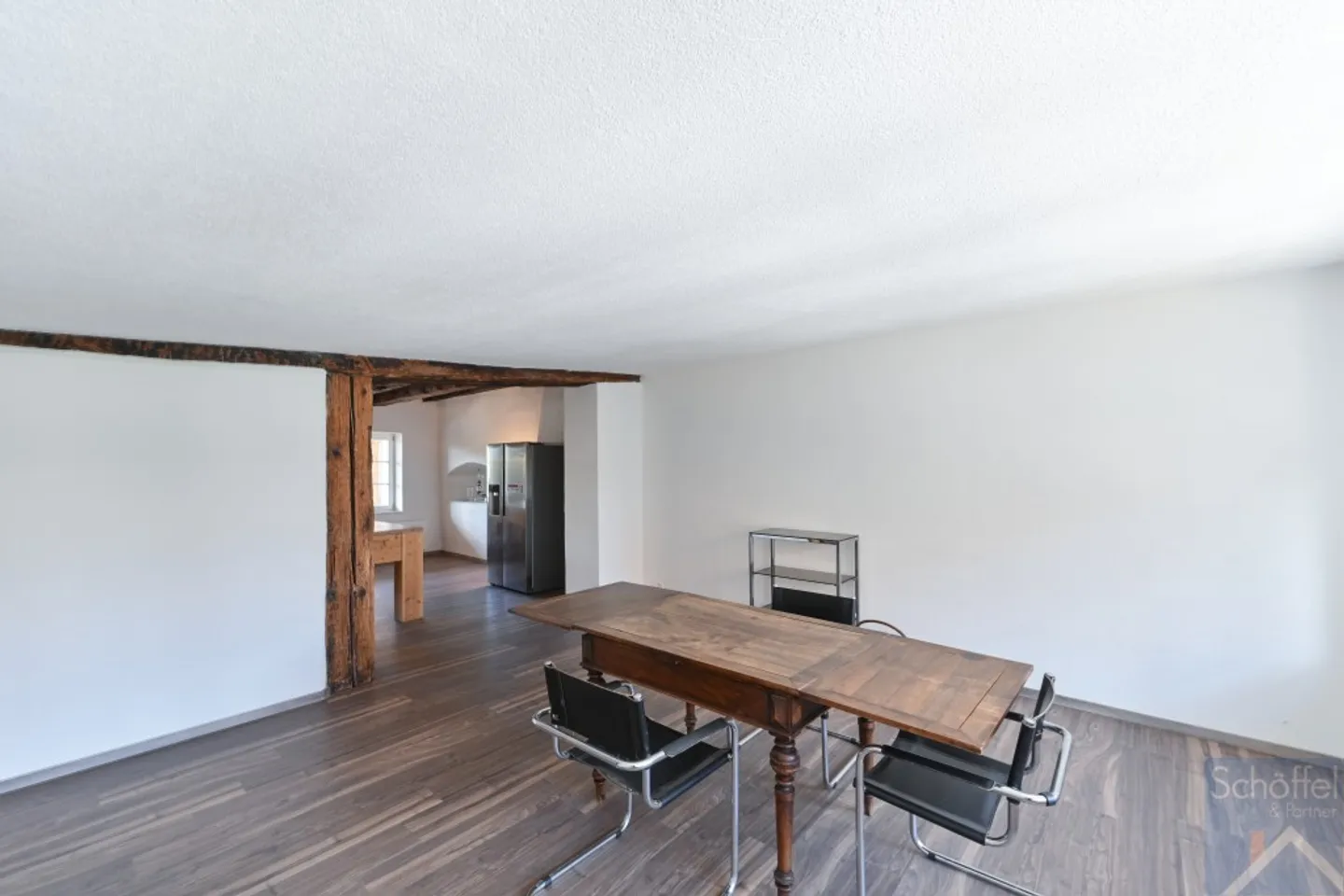 Spacious property with great potential - Photo 5 of 13