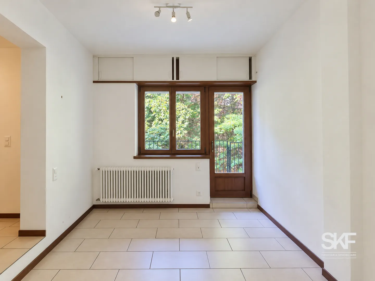 BREGANZONA - À LOUER APPARTEMENT 2.5 PIÈCES AVEC BALCON SUR LE VERDURE - Photo 6 sur 9