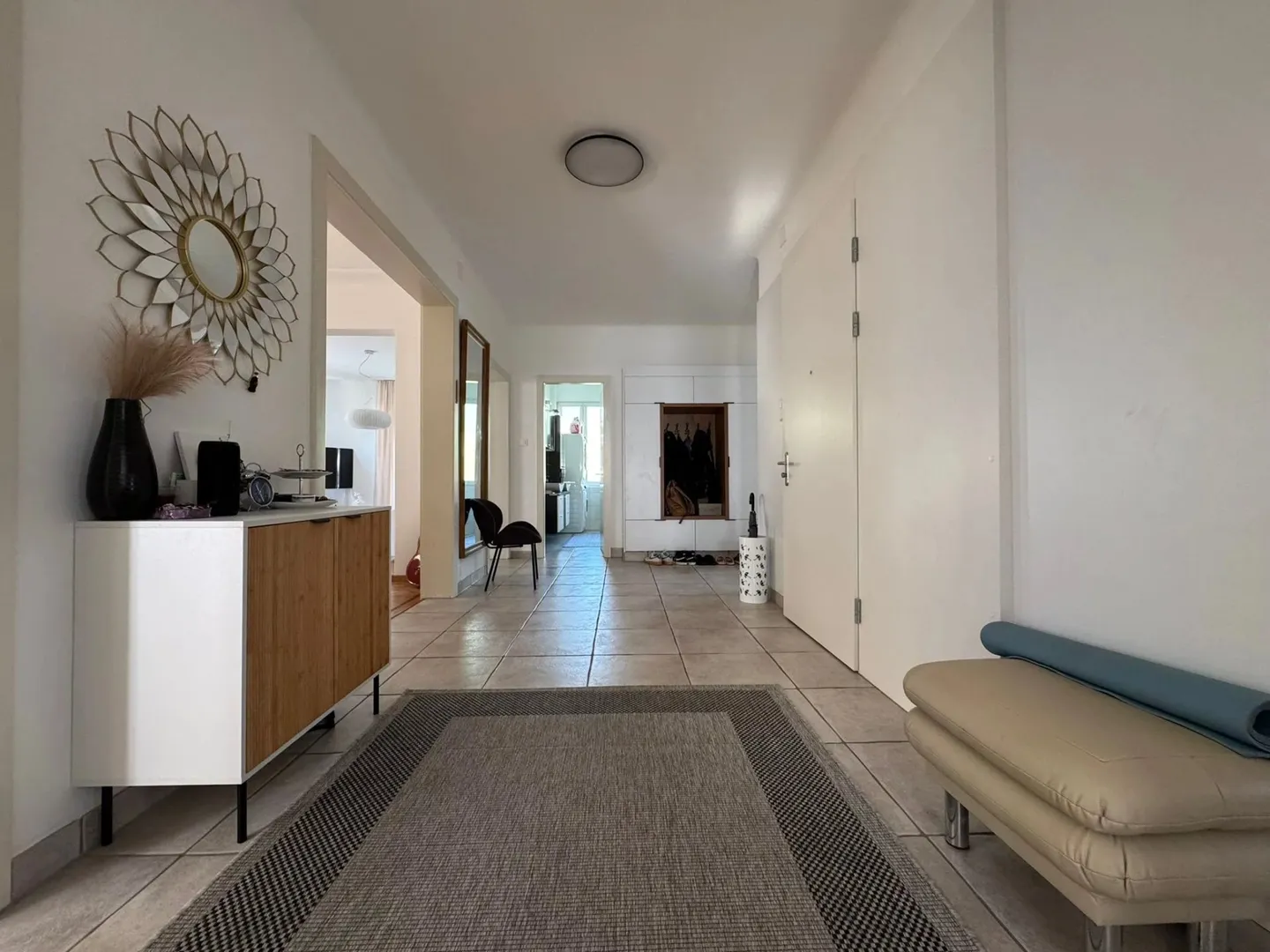 Charming 5.5-Room Apartment - Photo 4 of 13
