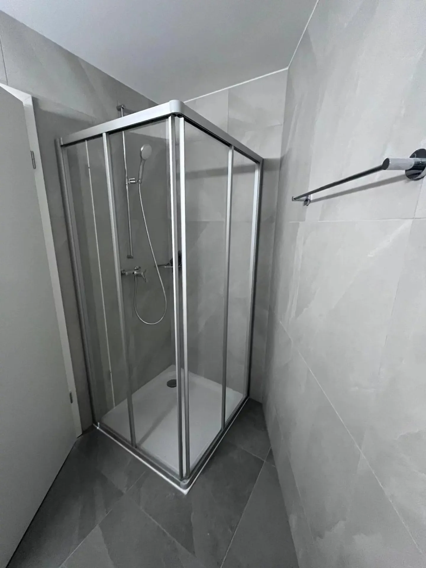 À LOUER – Magnifique appartement neuf 2.5 pièces à Farvagny - Photo 3 of 13