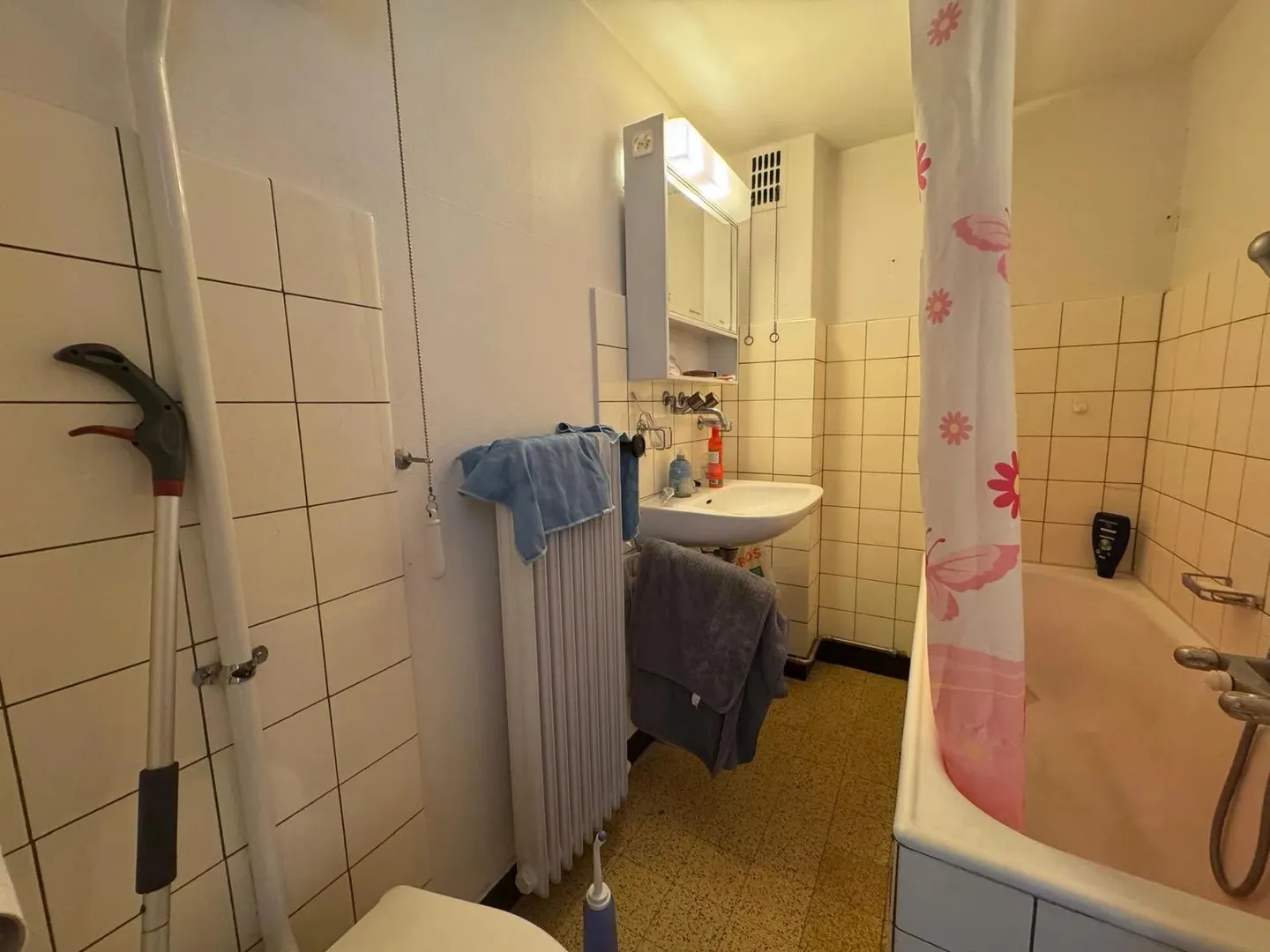 Charmant Appartement en Combles à Bulle - Photo 2 sur 8