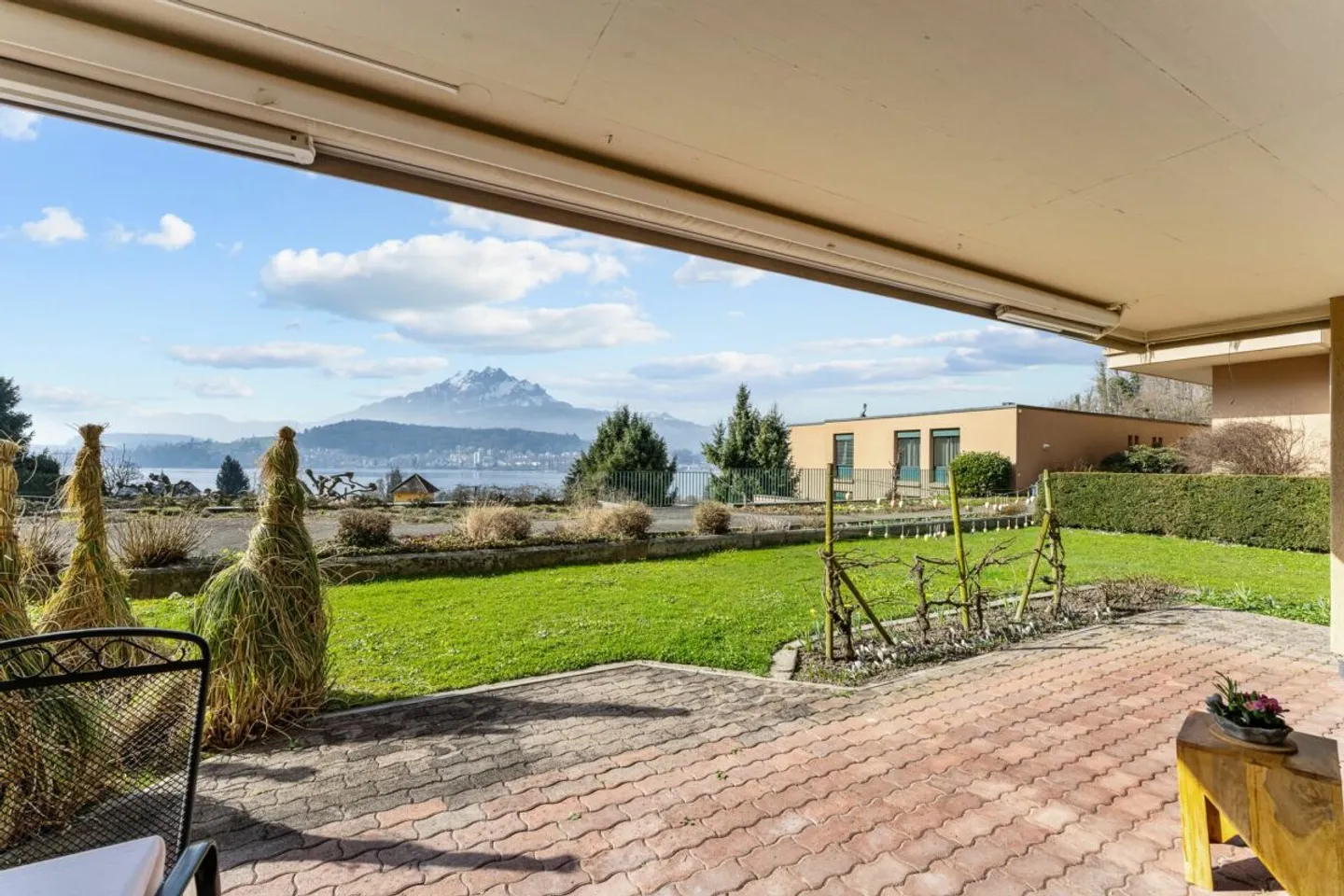 Garten-Bijou mit Panoramablick auf See und Berge - Photo 2 of 6