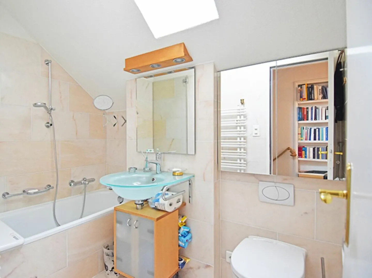 Cozy Home with Panoramic View - Photo 10 of 13
