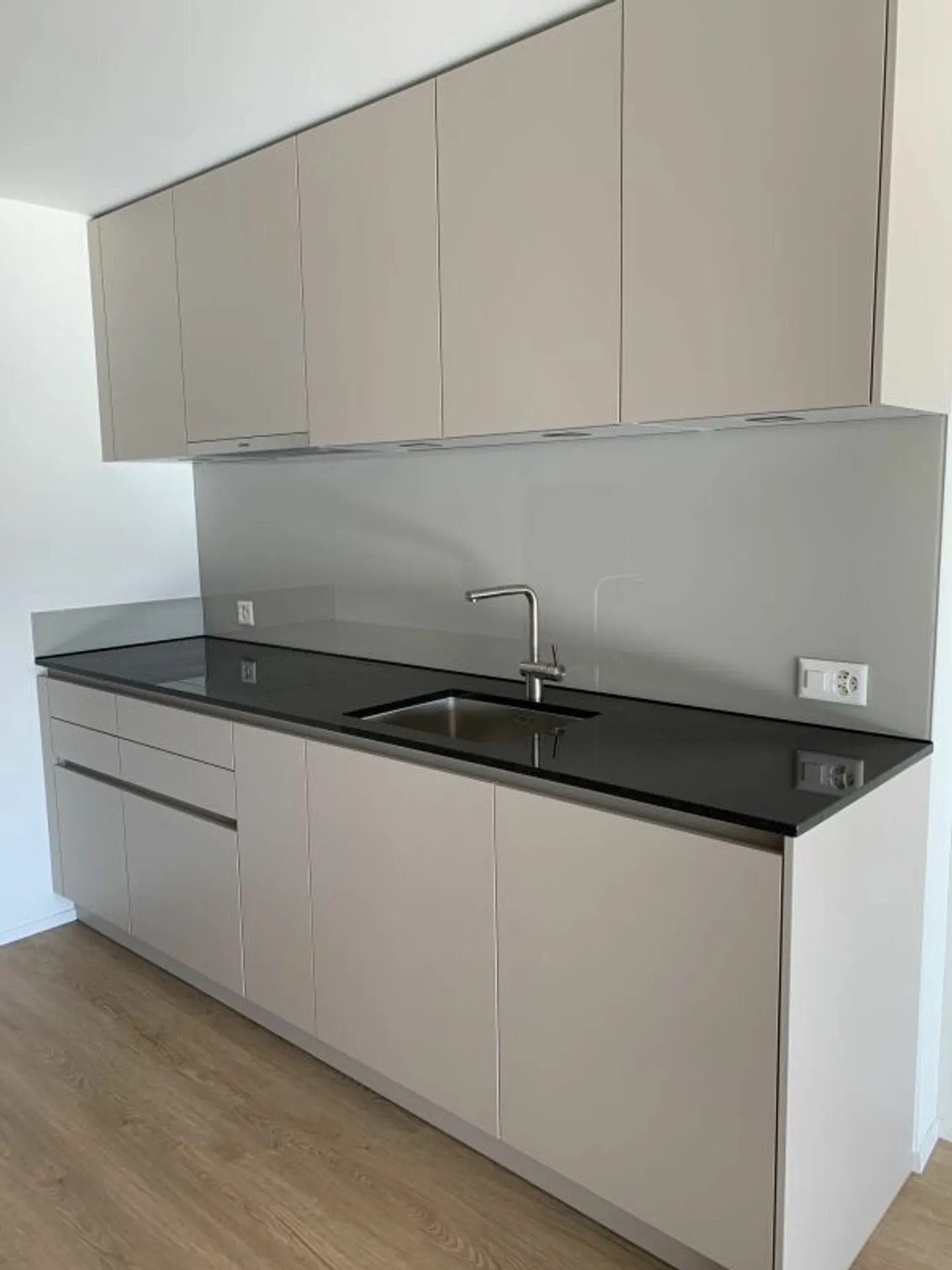 Newly built, modern 2.5-room apartment in the SONNENBÜEL development in Eschenbach - Photo 2 of 6