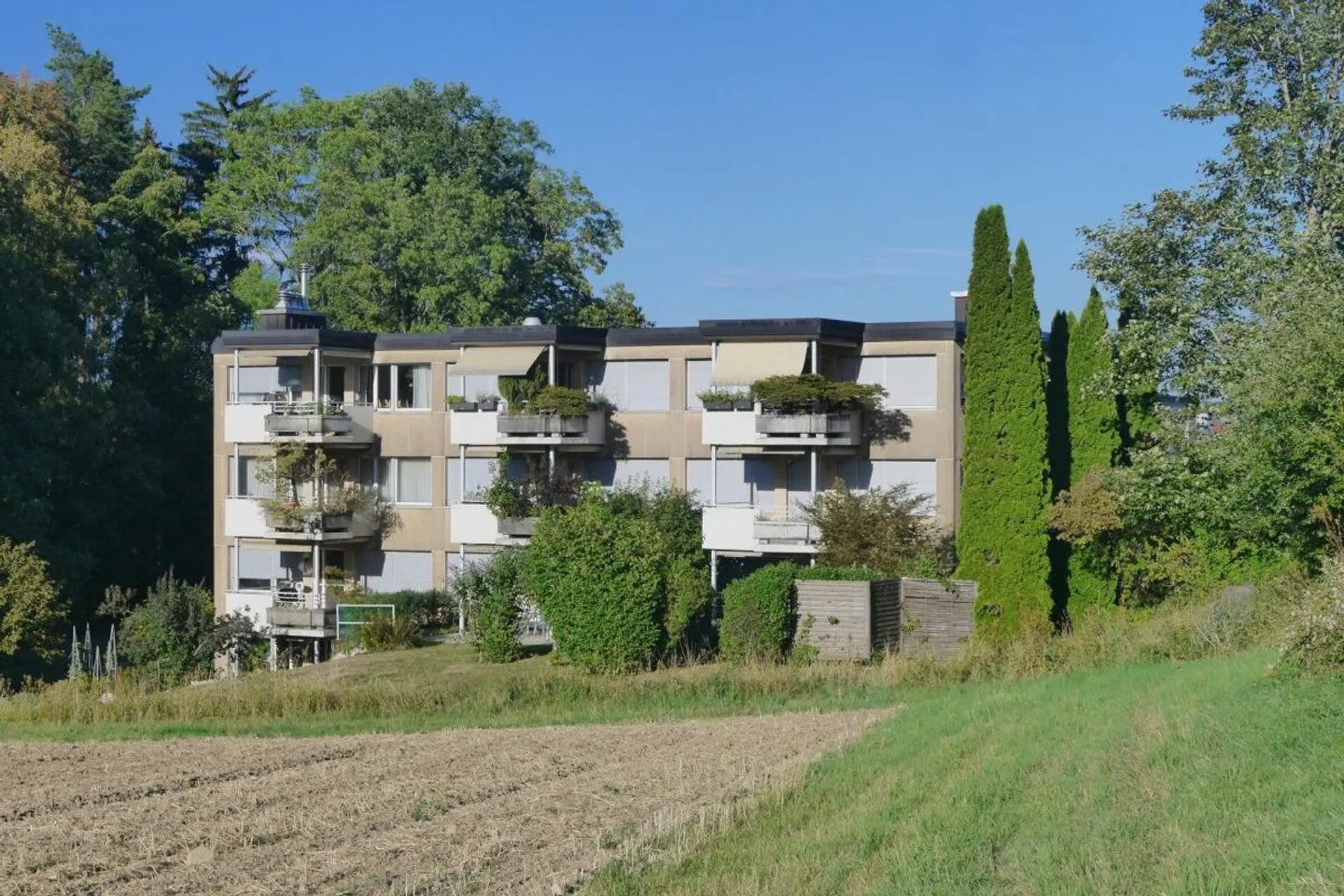 4½-Zr. Wohnung mit Aussicht, Garage und Hallenbad - Foto 3 von 12