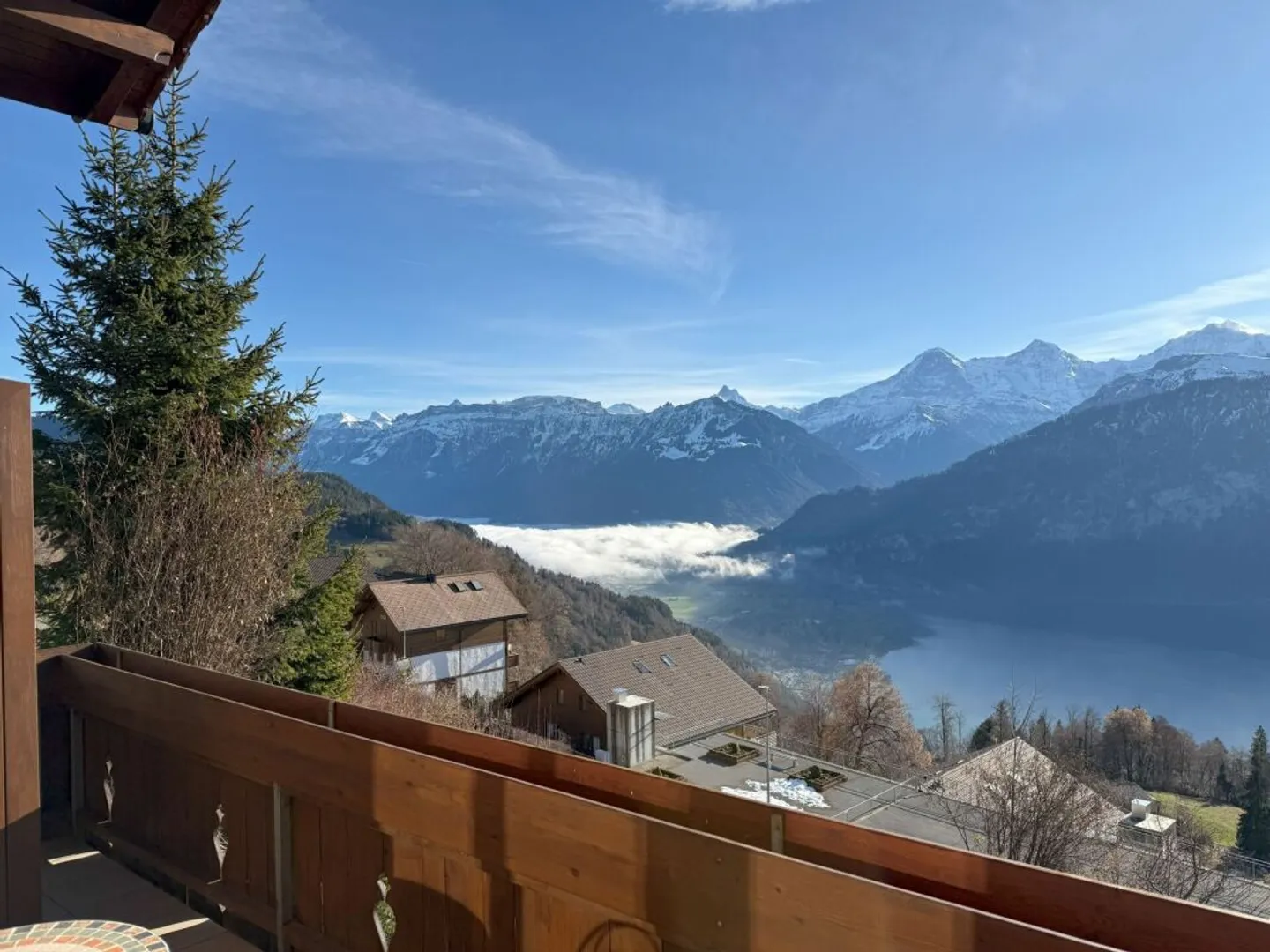 Chalet de vacances ou résidence principale avec une très belle vue imprenable sur le lac et les montagnes - Photo 3 sur 13