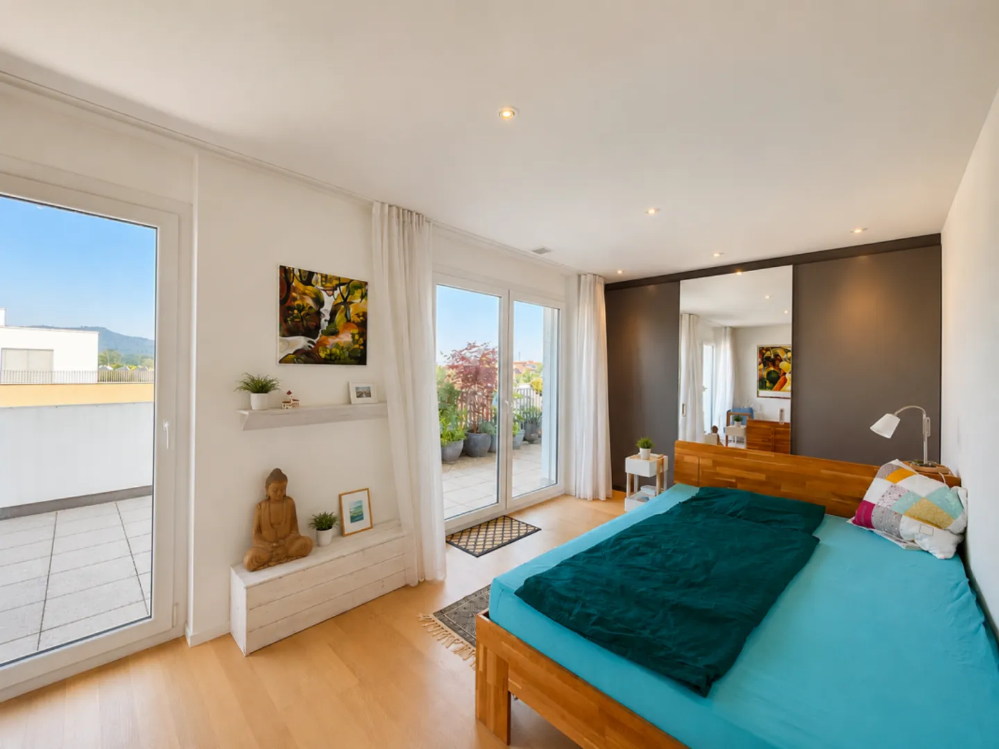 Appartement penthouse de 5,5 pièces avec terrasse de 150 m², vue panoramique et accès direct à la terrasse depuis chaque chambre - Photo 3 sur 13