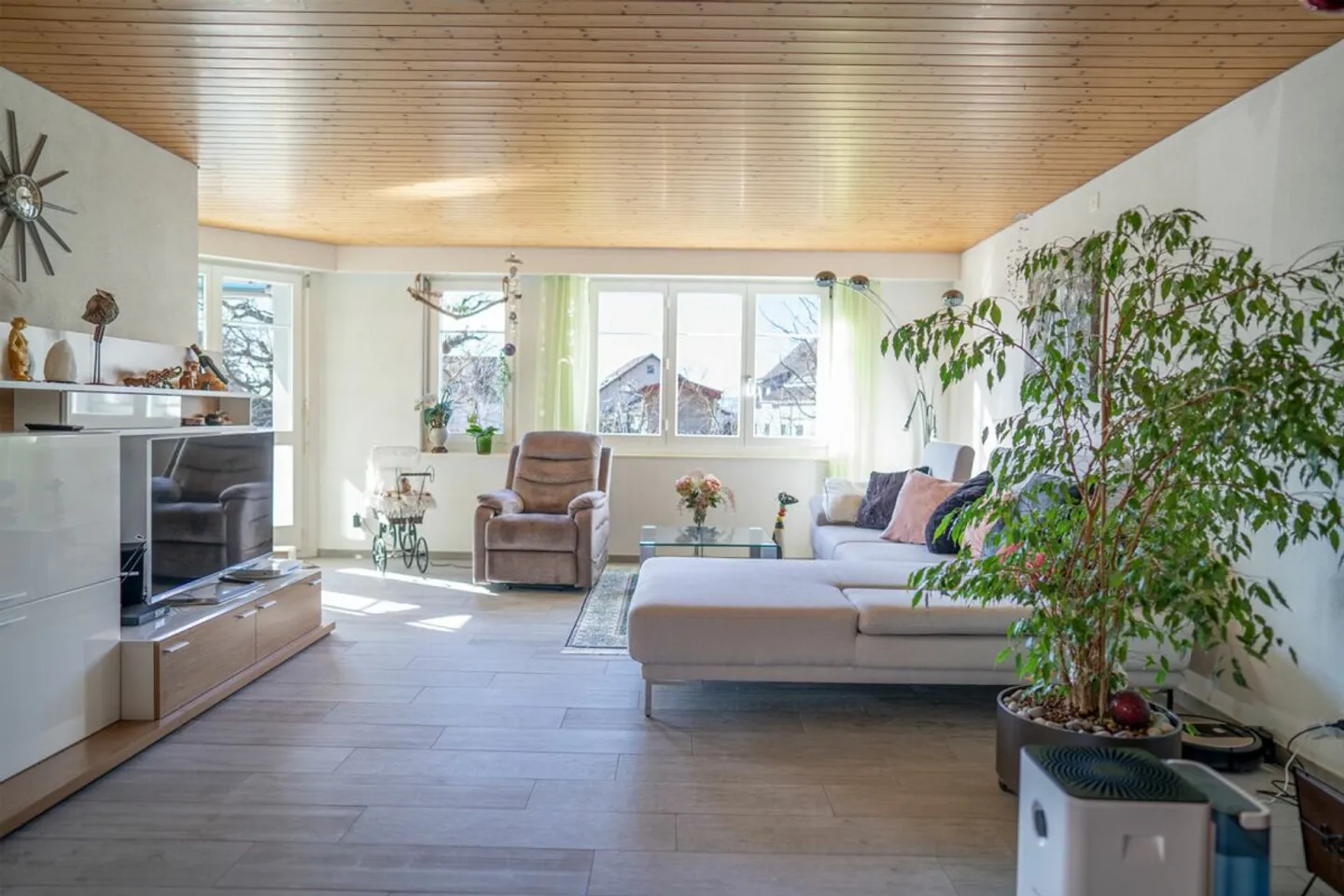 Cozy 4.5 Room Apartment in Hinwil - Photo 2 of 13