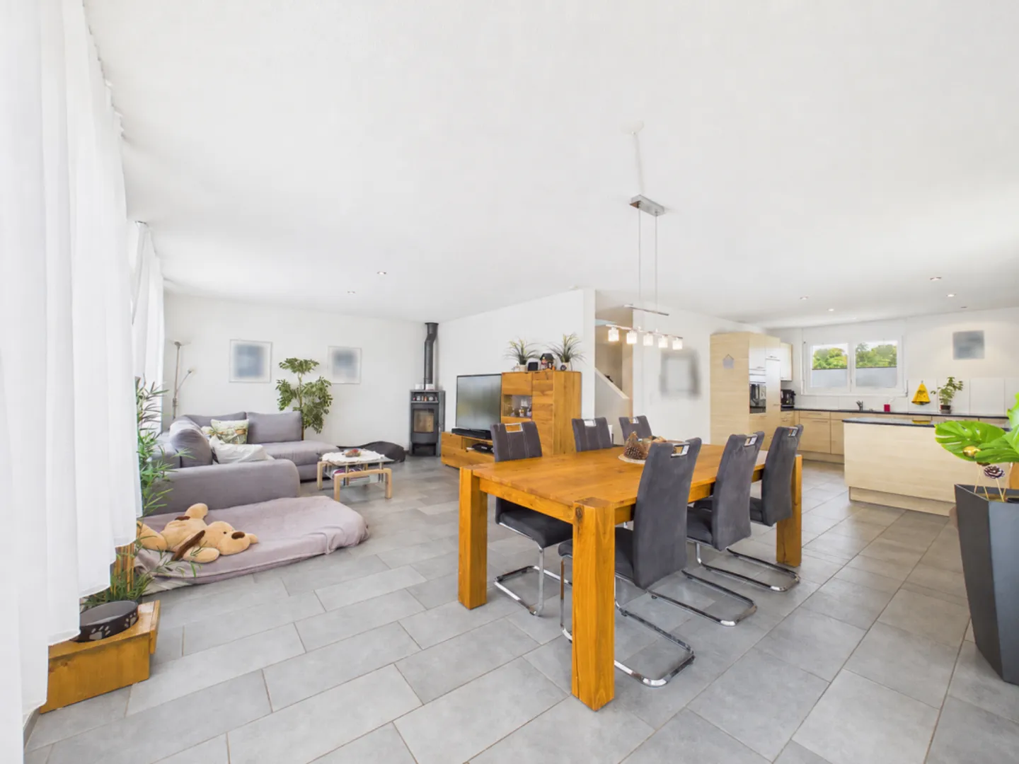 Modernes Einfamilienhaus mit Garten und schöner Weitsicht in Wolfwil - Foto 4 di 13