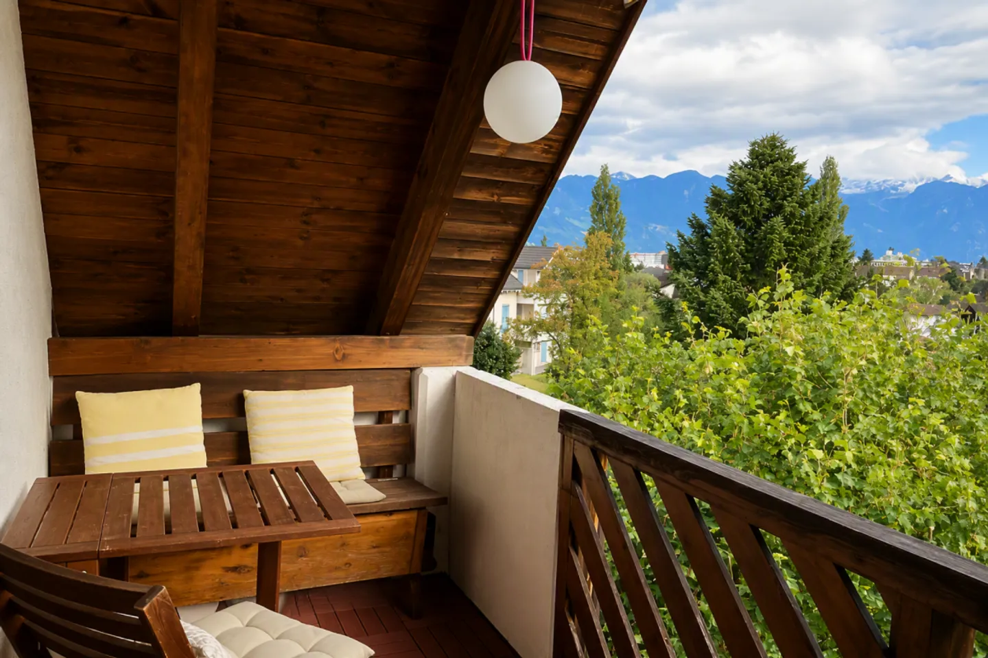 Charming 4.5-room attic apartment in Werdenberg - Photo 8 of 10