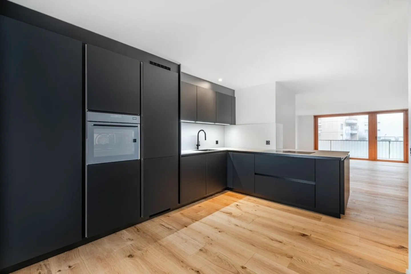 Your new home: Spacious 5.5-room apartment in a quiet residential area - Photo 2 of 11