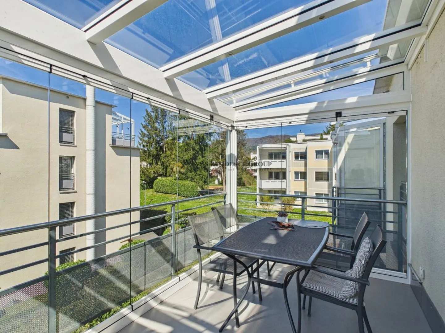 Spazioso e luminoso con balcone vetrato - Foto 9 di 11