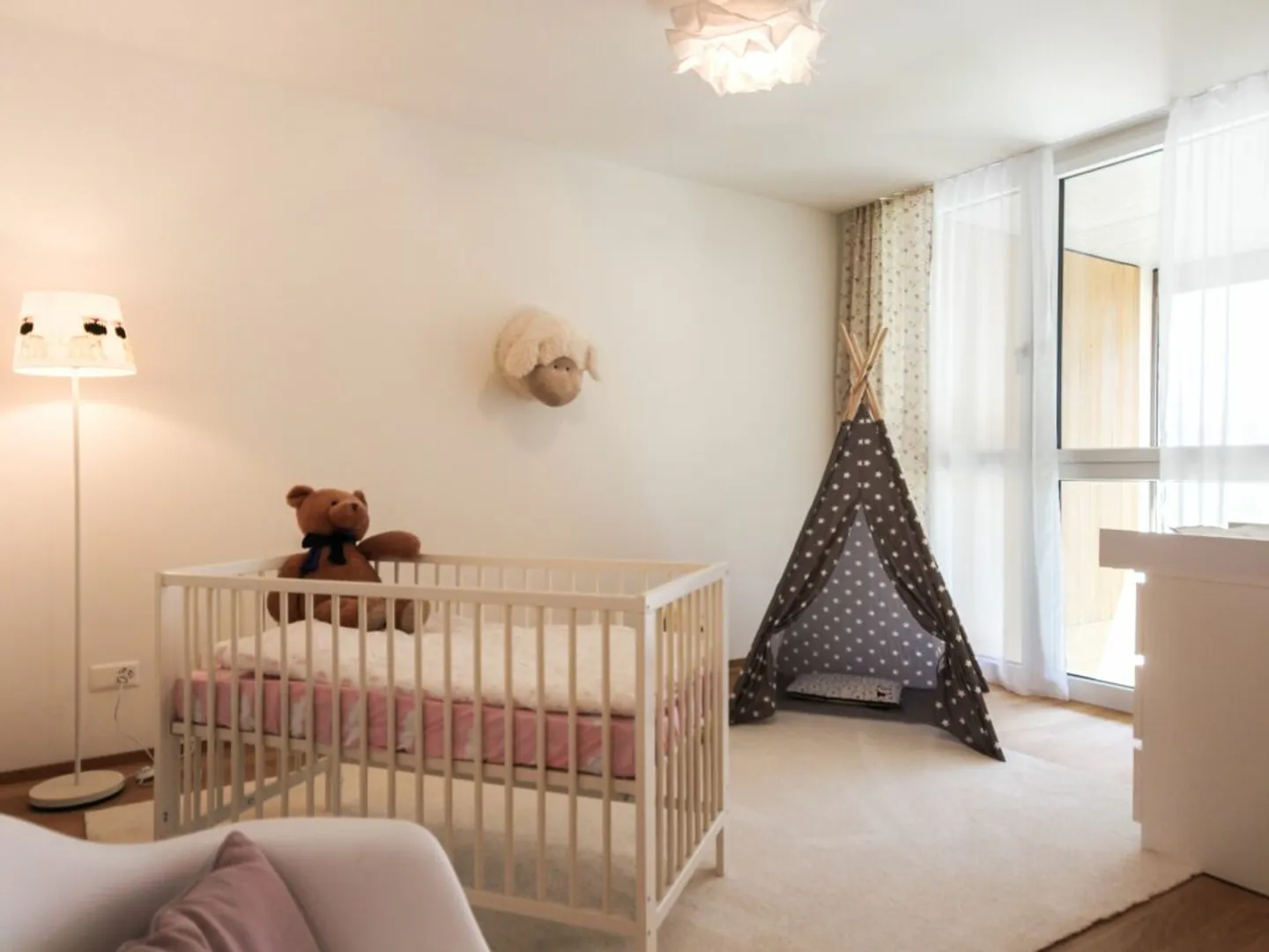 Maisonette de 4,5 pièces avec une sensation de maison et un jardin charmant - Photo 10 sur 13