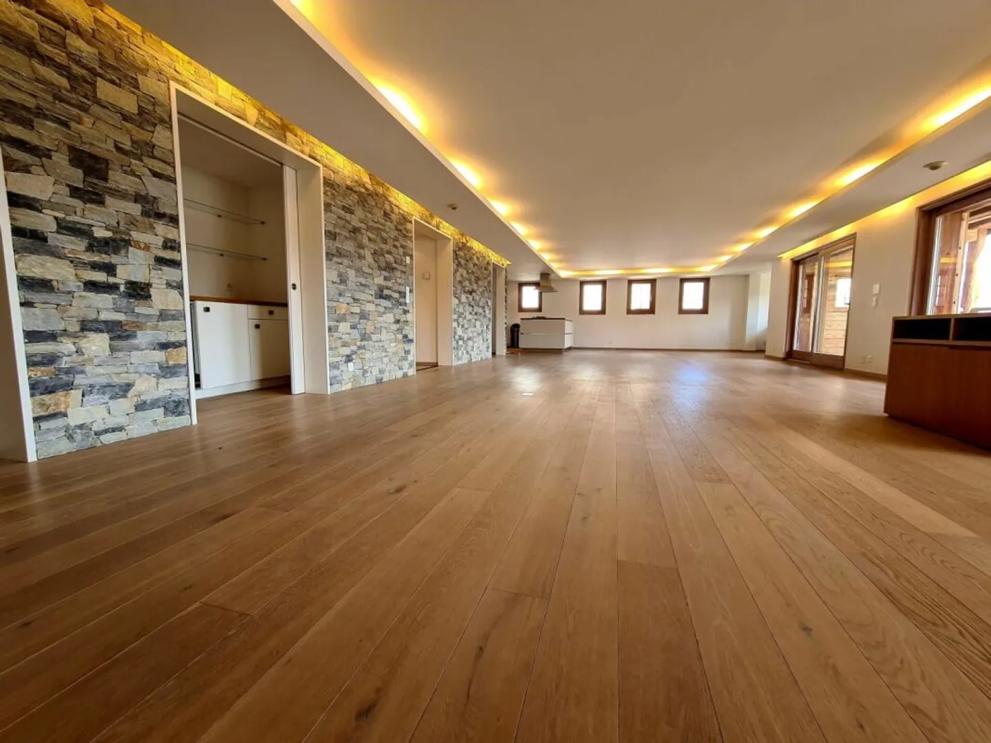7.5-room apartment in Crans-Montana - Photo 1 of 5