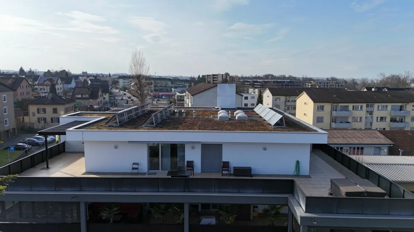 Sunny penthouse apartment with roof terrace and panoramic view in Arbon - Photo 3 of 9