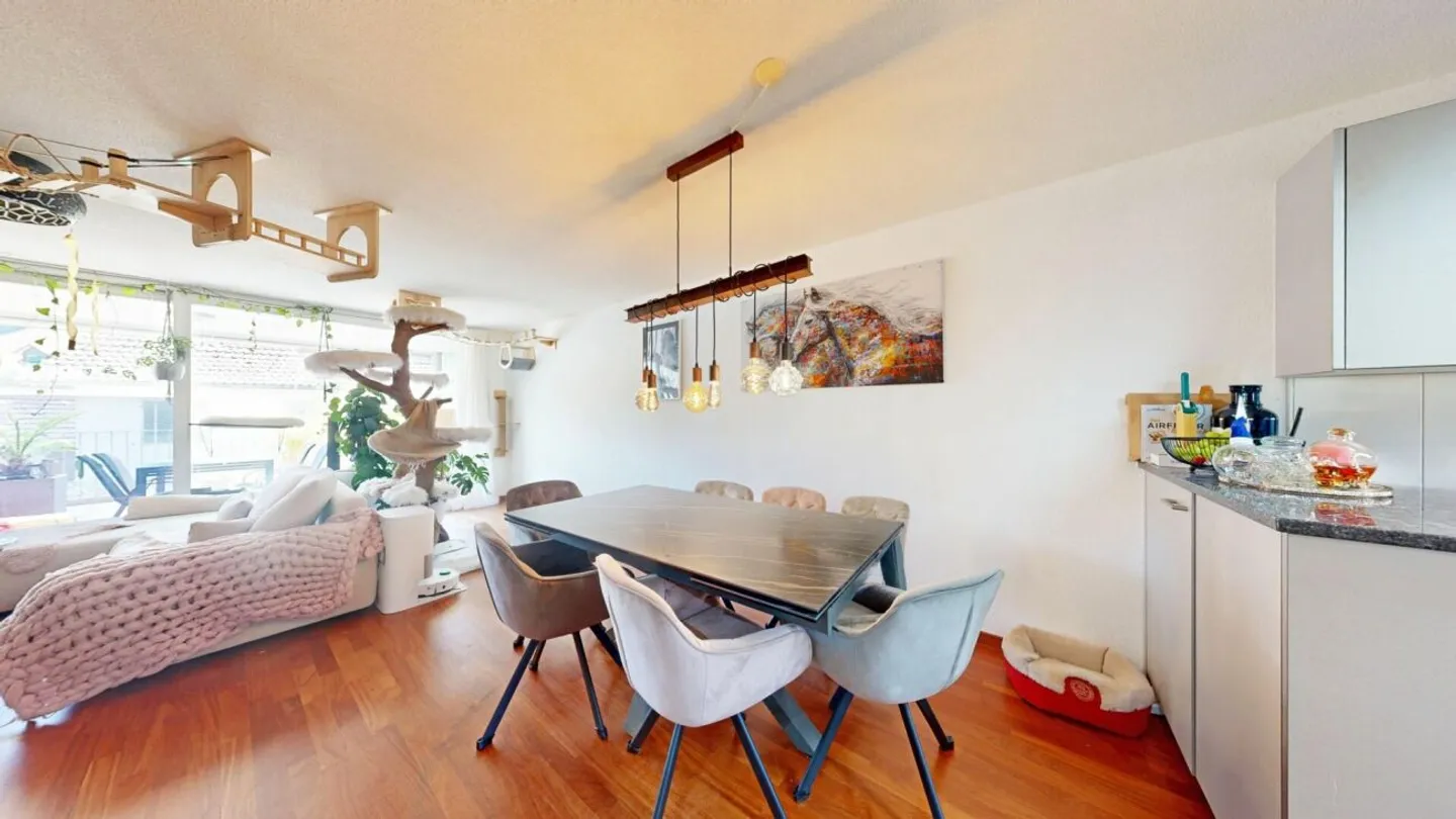 Moderne Wohnung mit Atelier in Neuenegg - Foto 4 von 13