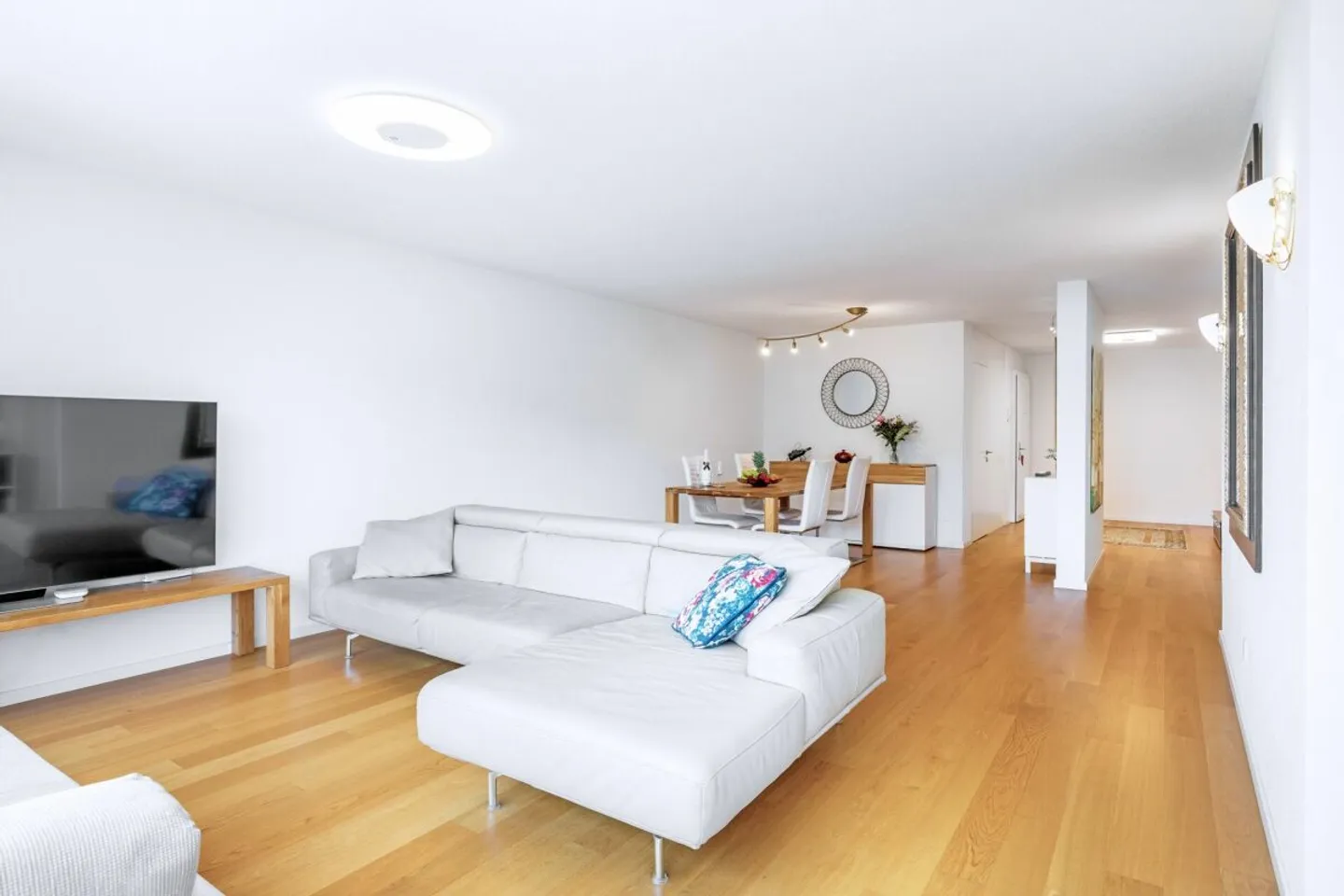 Uncompromising Elegance - Premium Living Concept - Photo 3 of 13