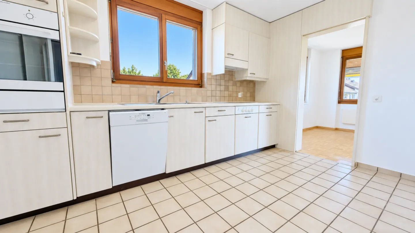 Large Renovated 5.0 Apartment with Large Playground - Photo 11 of 13
