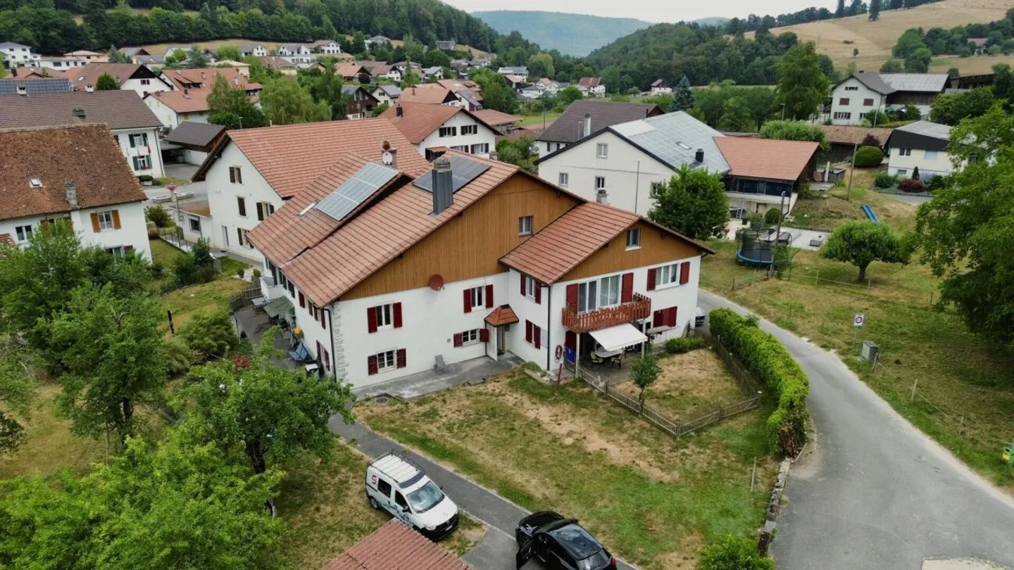 Charmantes Zweifamilienhaus mit Potenzial - Foto 1 von 13