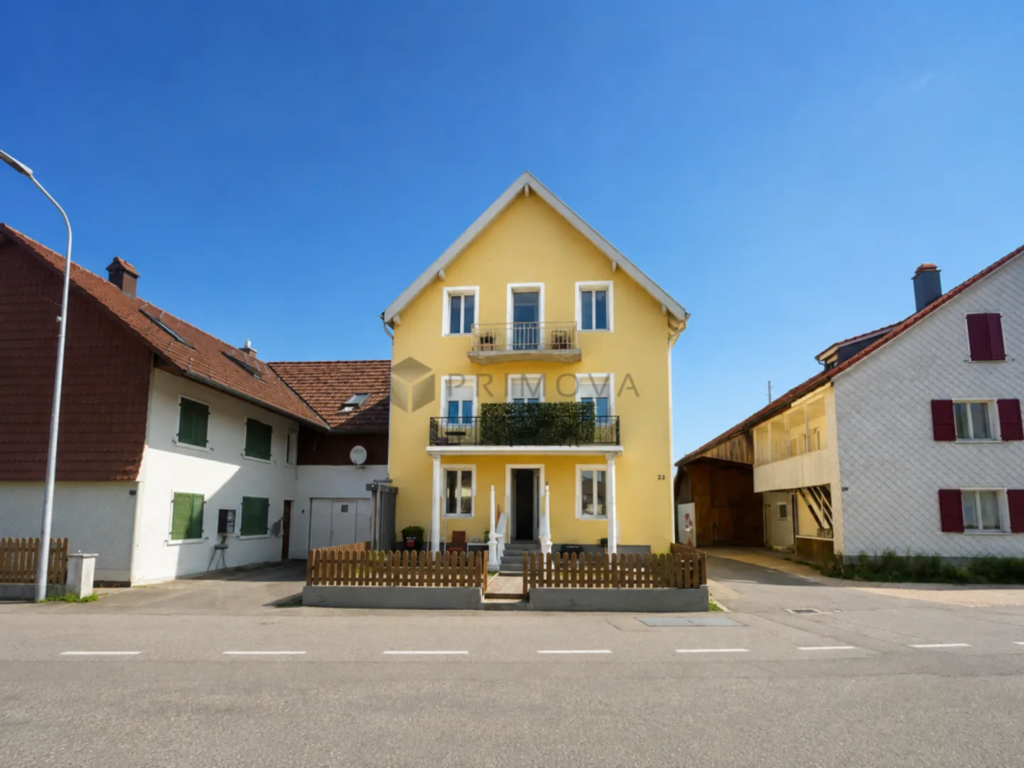 Investment property with development potential in a central residential location - Photo 4 of 4
