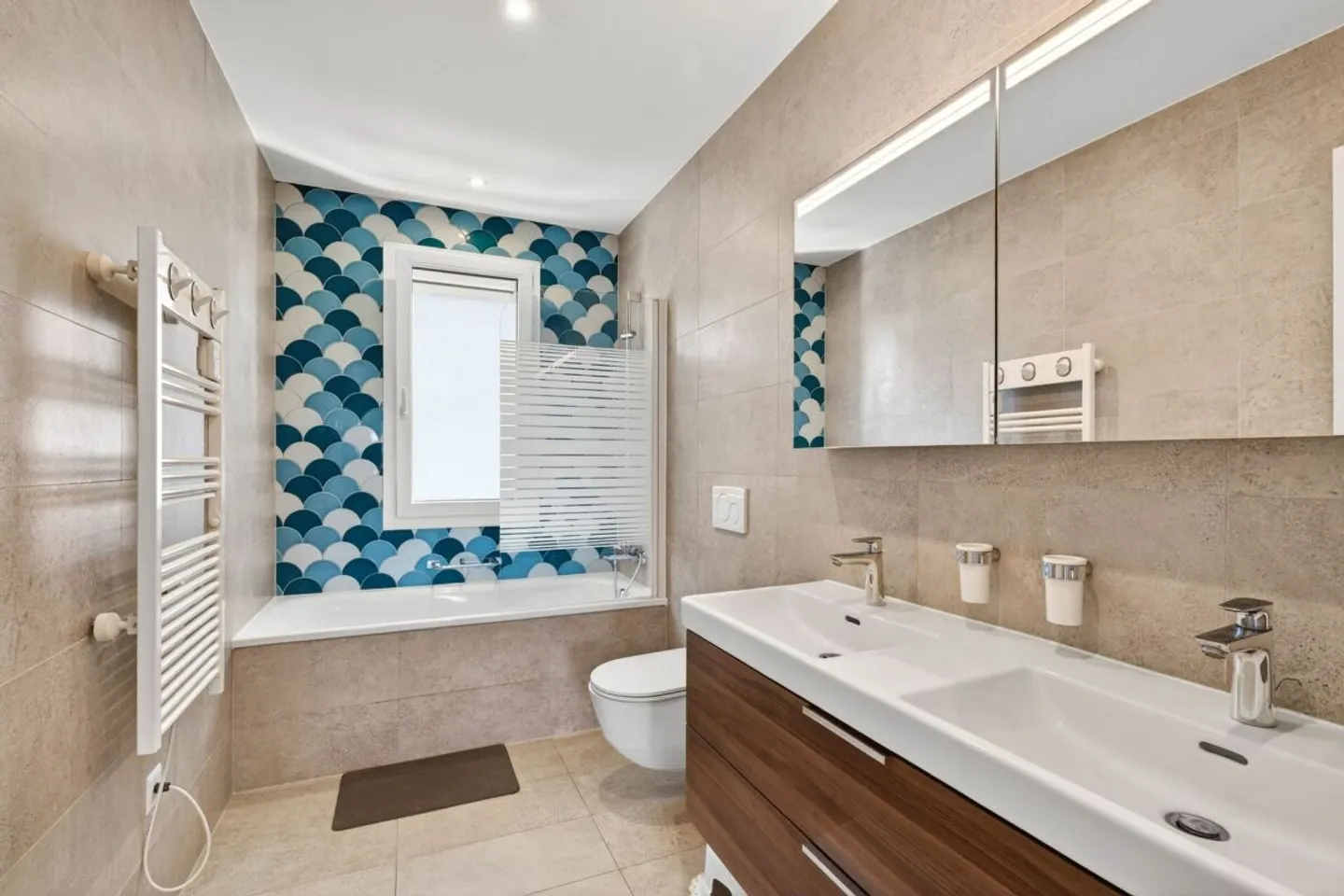 Modernes 4,5-Zimmer-Apartment mit Balkon und Seeblick - Foto 10 von 13