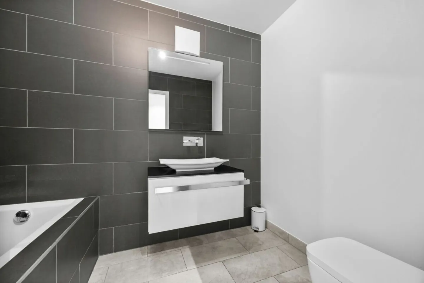 Contemporary villa with panoramic view of Lake Geneva and the Alps - Photo 13 of 13