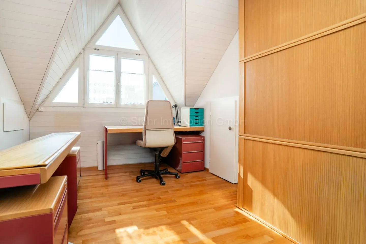 Bright 5 ½-room attic apartment in a family-friendly neighborhood - Photo 12 of 13