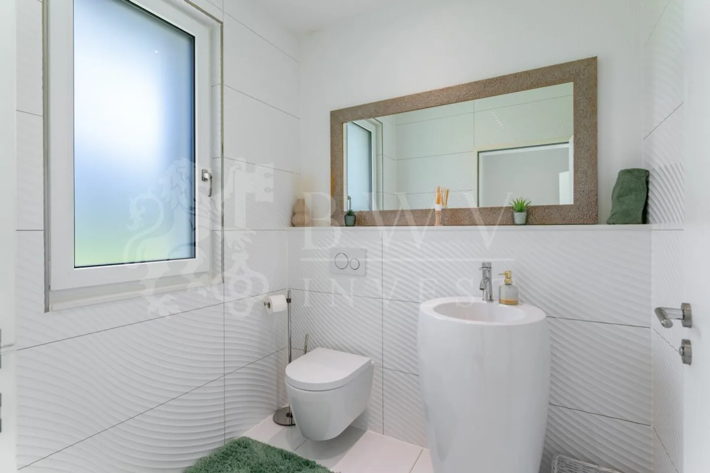 Modern Design House with Pool | 310 m² Living Space | Lots of Privacy - Photo 12 of 13