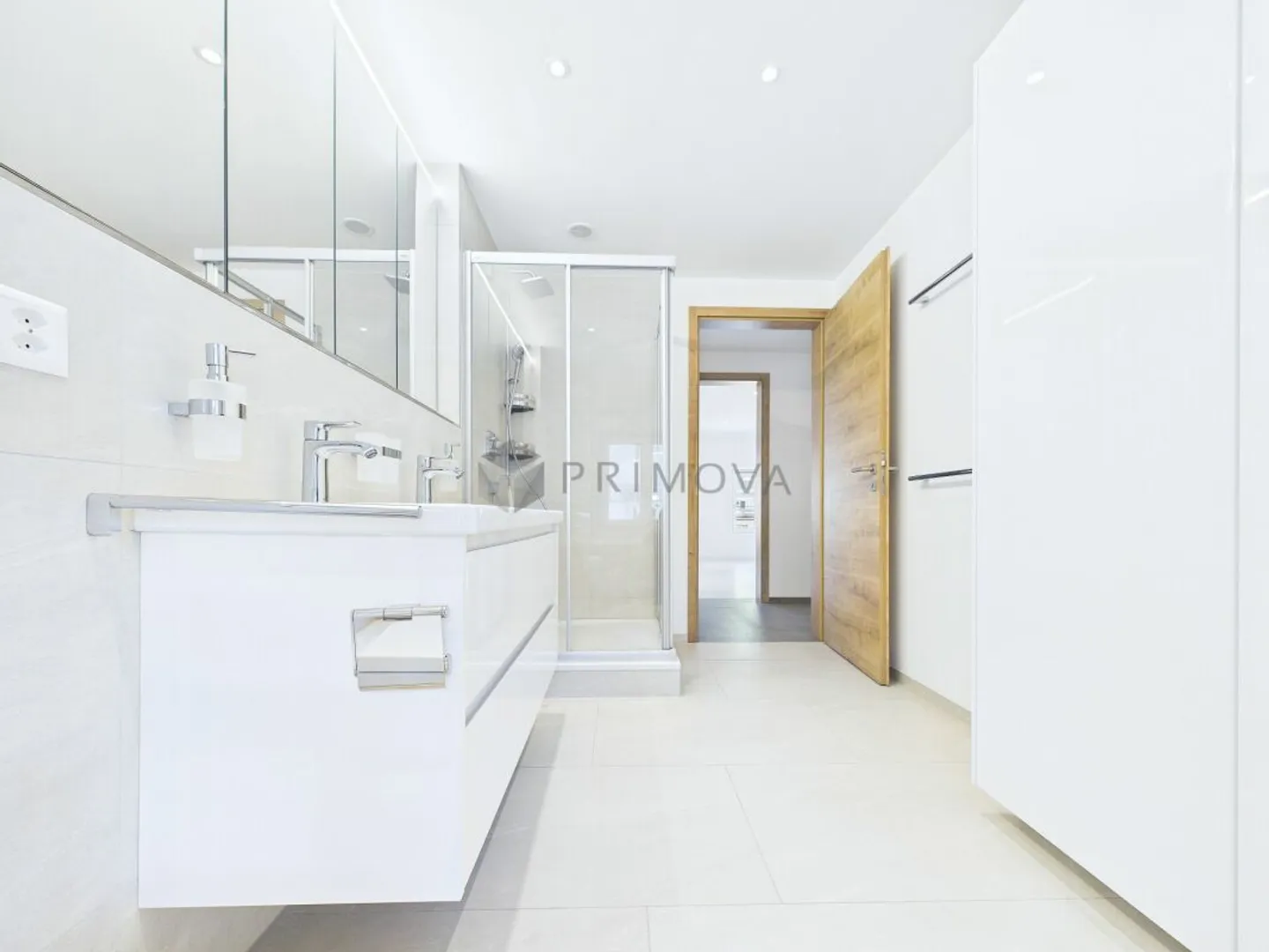 Living redefined - stylish, energy-efficient and with single-family home character - Photo 11 of 13