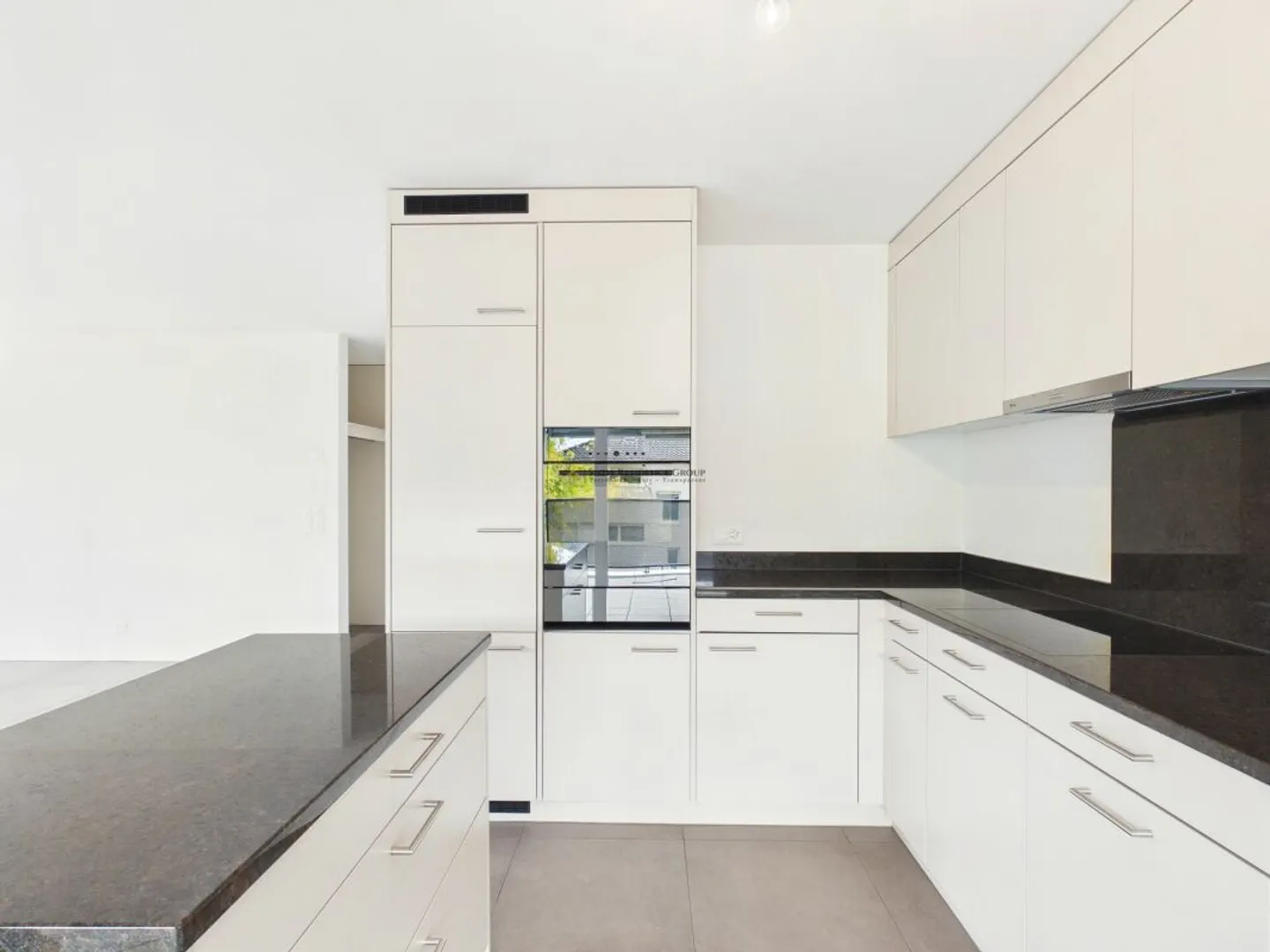 Appartement lumineux de 4,5 pièces avec grand balcon ensoleillé - Photo 6 sur 13