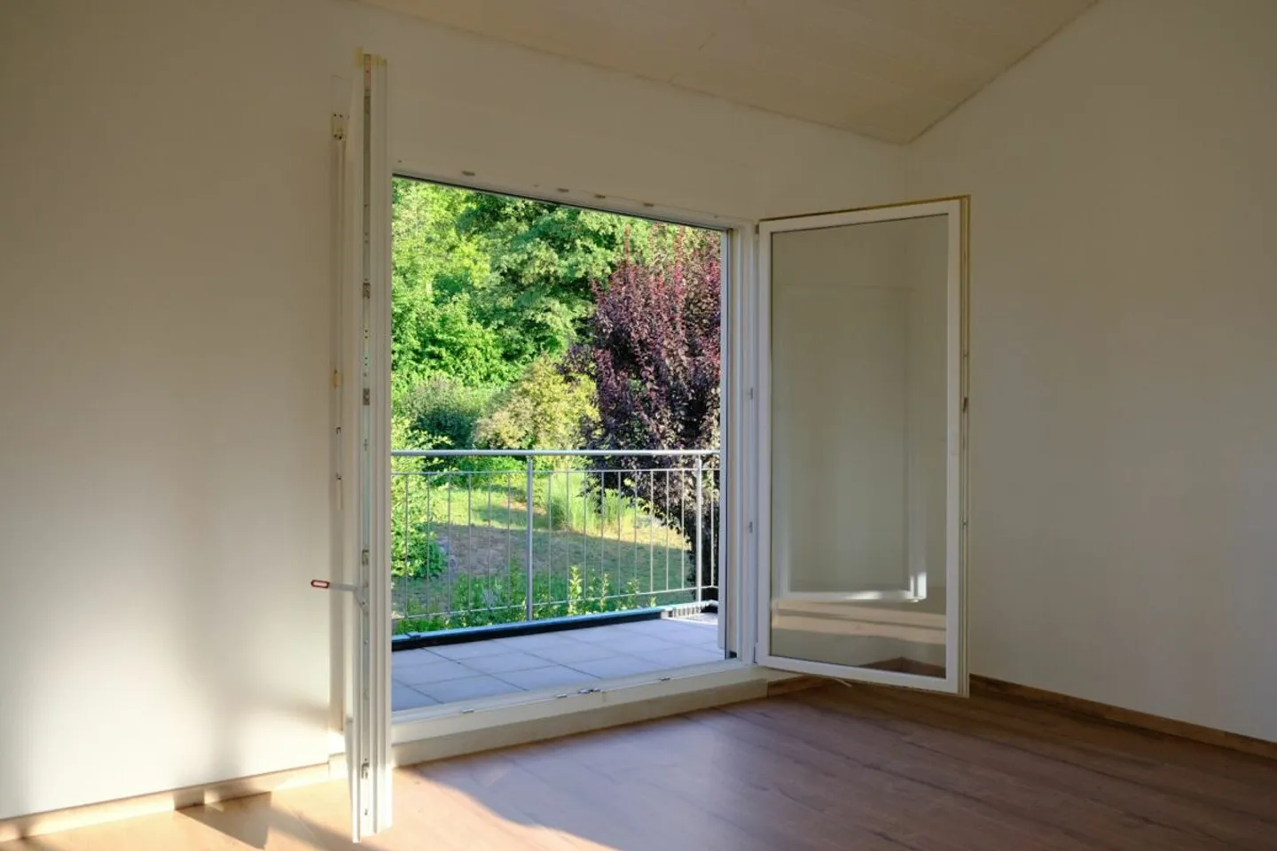 Charming 2.5-room apartment with a view of greenery in Aesch BL - Photo 9 of 13