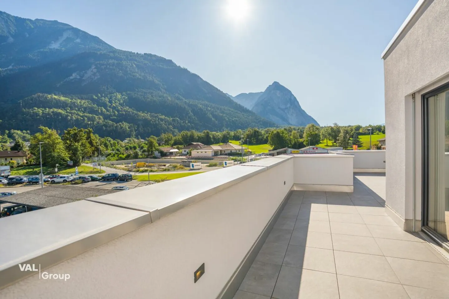 Tee off, arrive and breathe easy: Exclusive penthouse in the golf residence - Photo 9 of 12