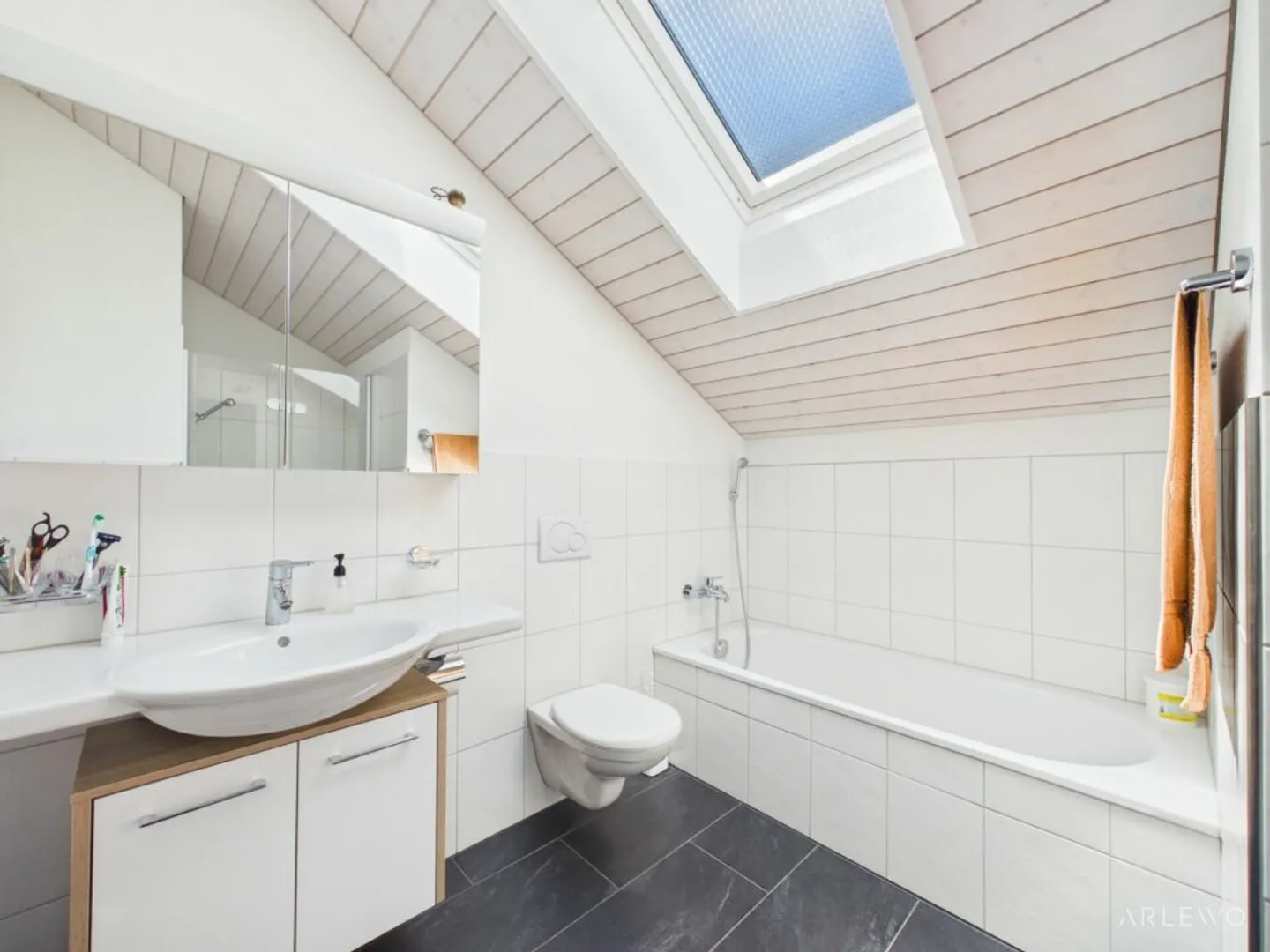Charmante Dachwohnung in der Natur - Foto 4 von 9