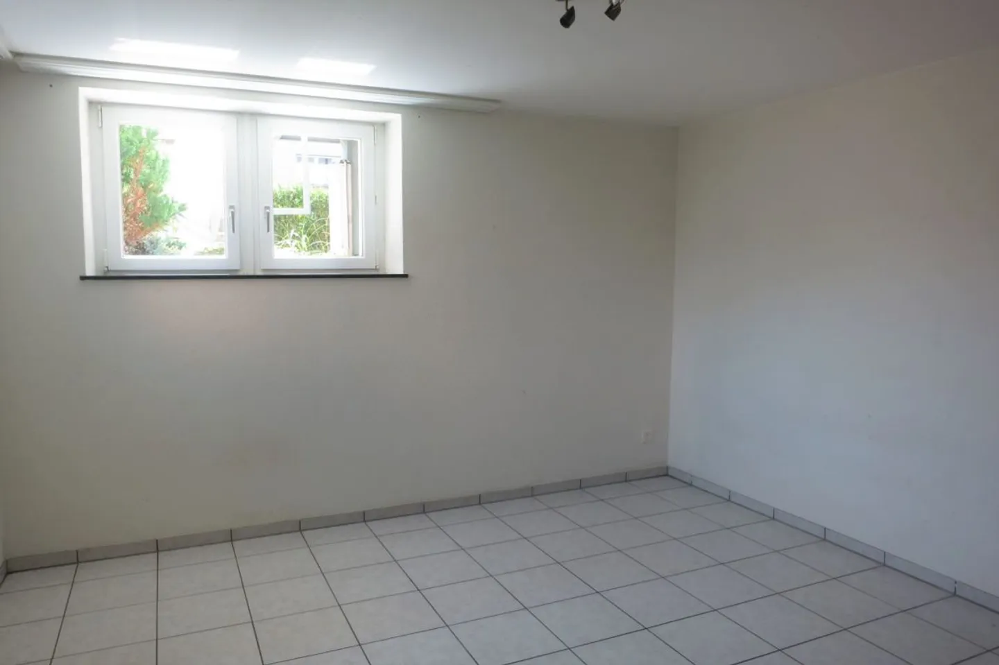 Affordable 1-room apartment in an ideal location - Photo 3 of 4