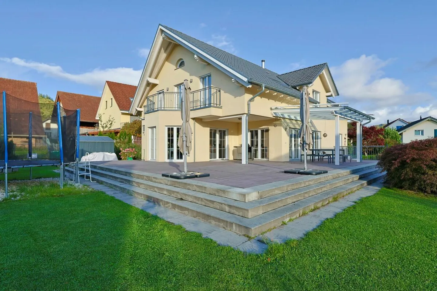 Charmantes Familienhaus mit Garten - Foto 1 von 7