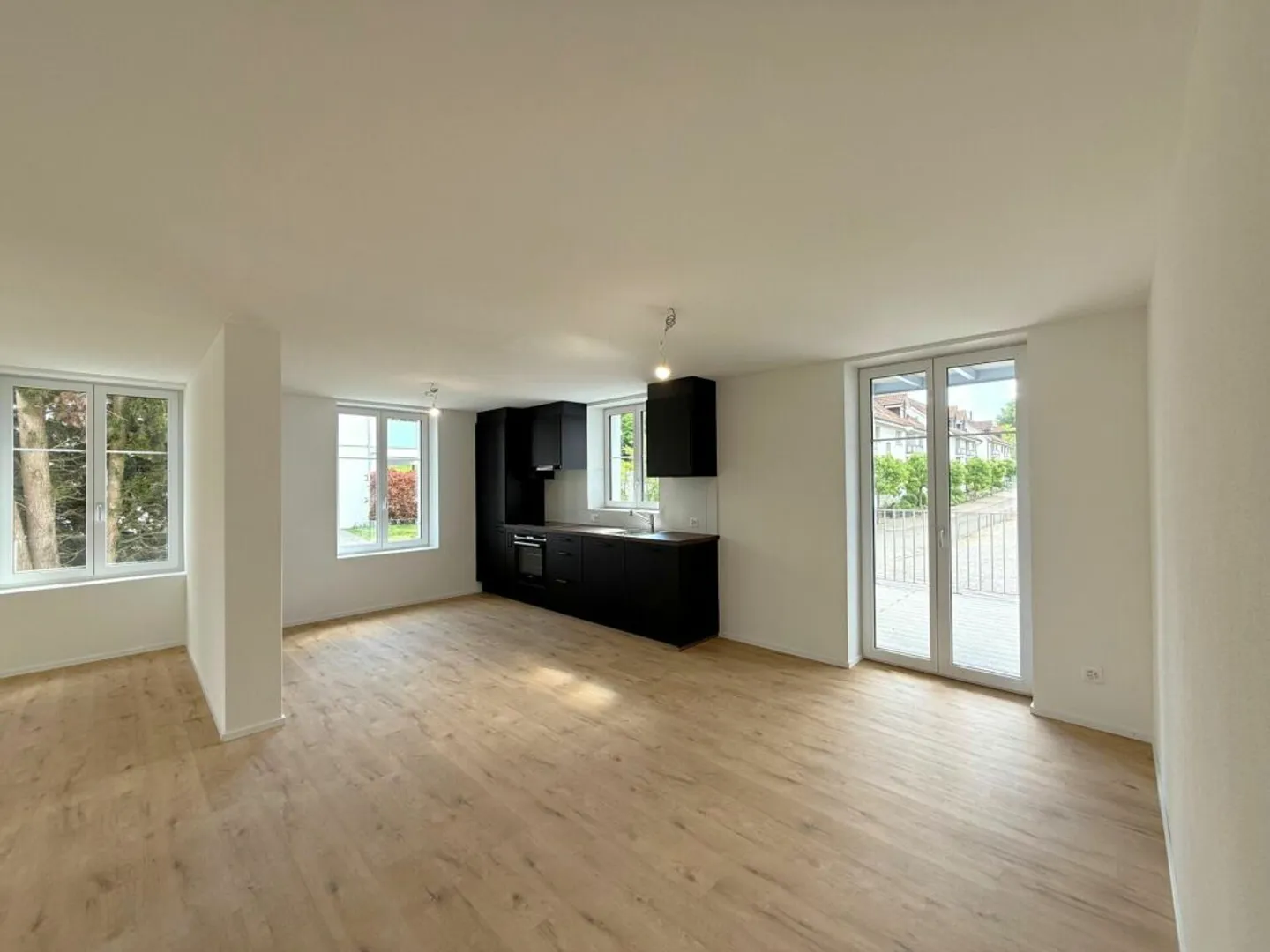 Modernes 3.5-Zimmer-Apartment mit Balkon - Foto 3 von 8