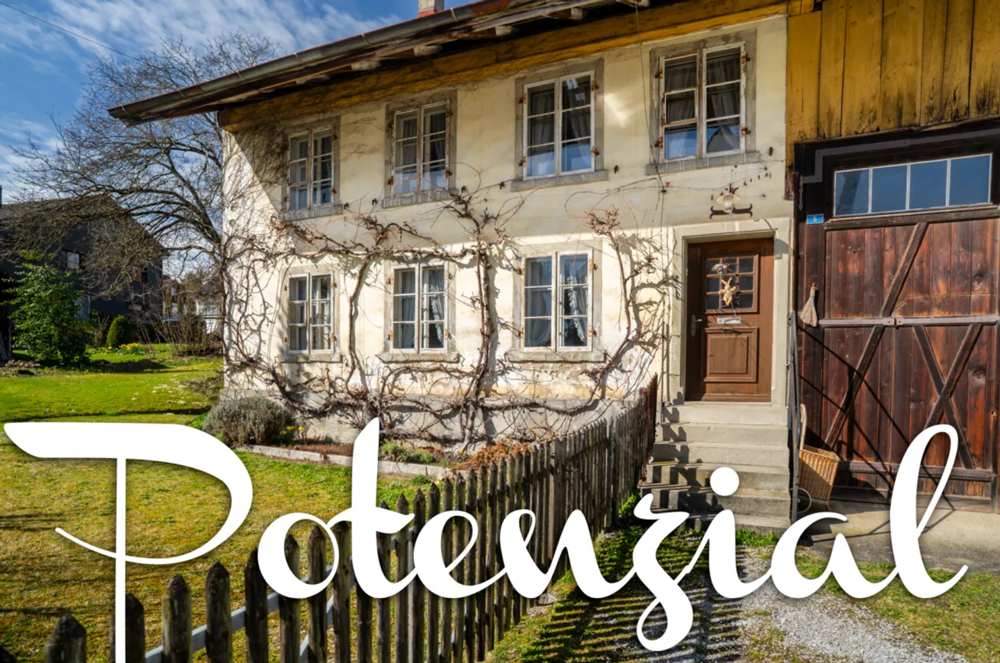 Building land in Brütten with historic farmhouse and development potential - Photo 1 of 13