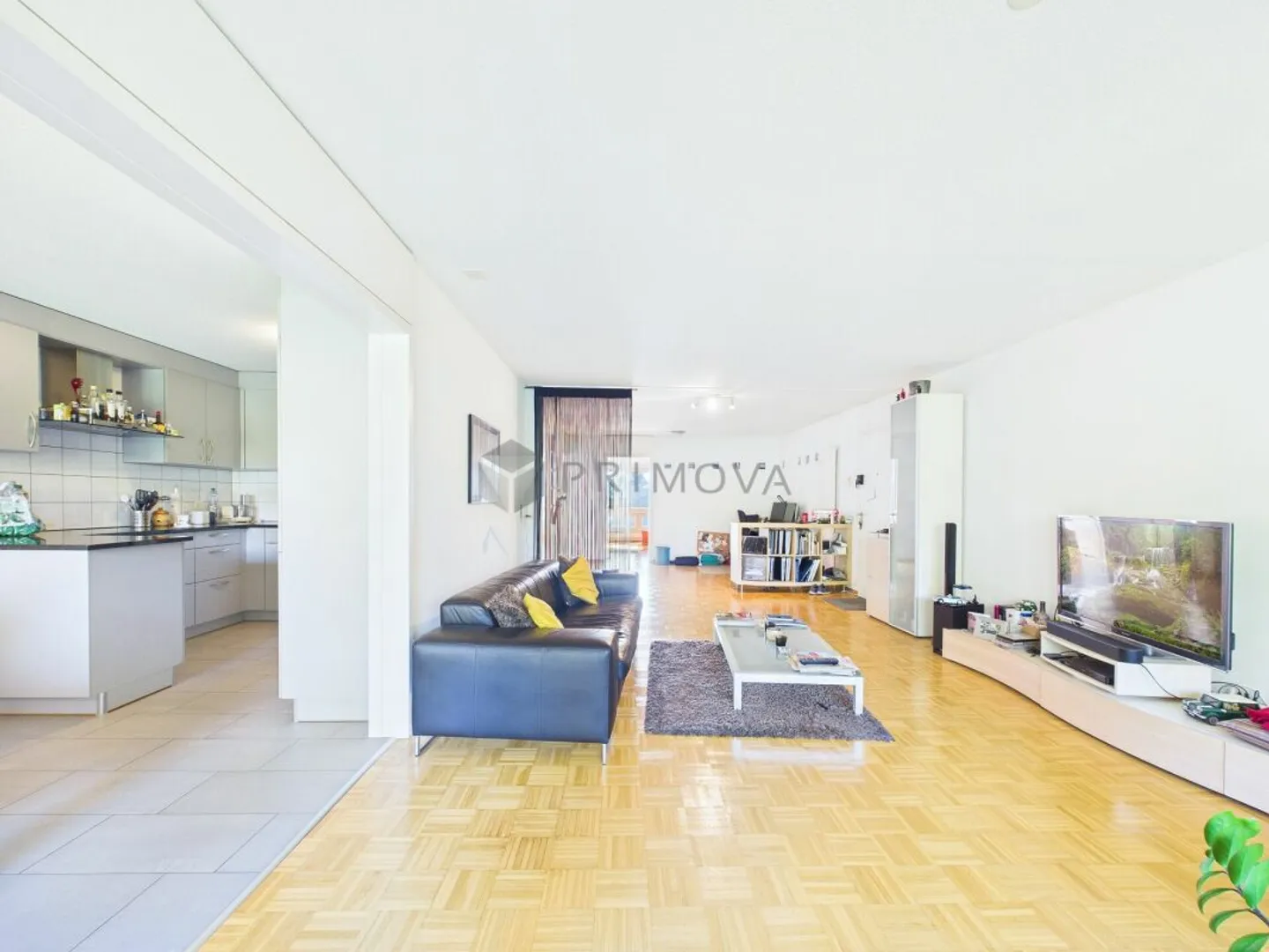 Spacious Apartment with Scenic Views - Photo 3 of 9