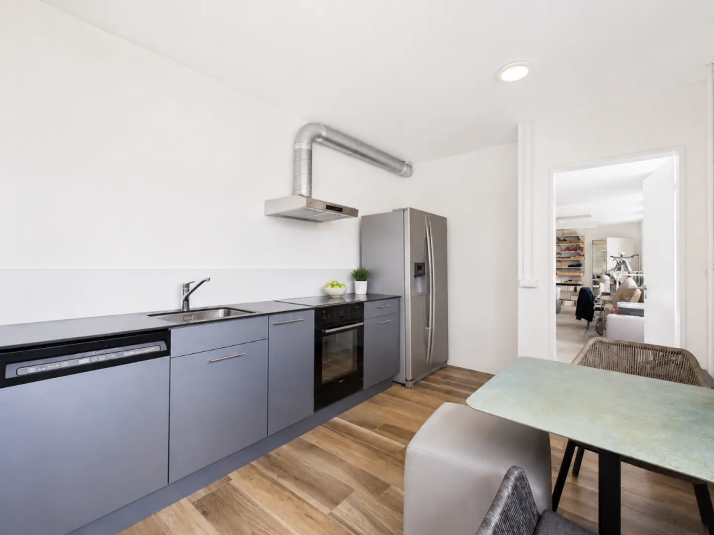 Showroom moderno e magazzino - Foto 6 di 13