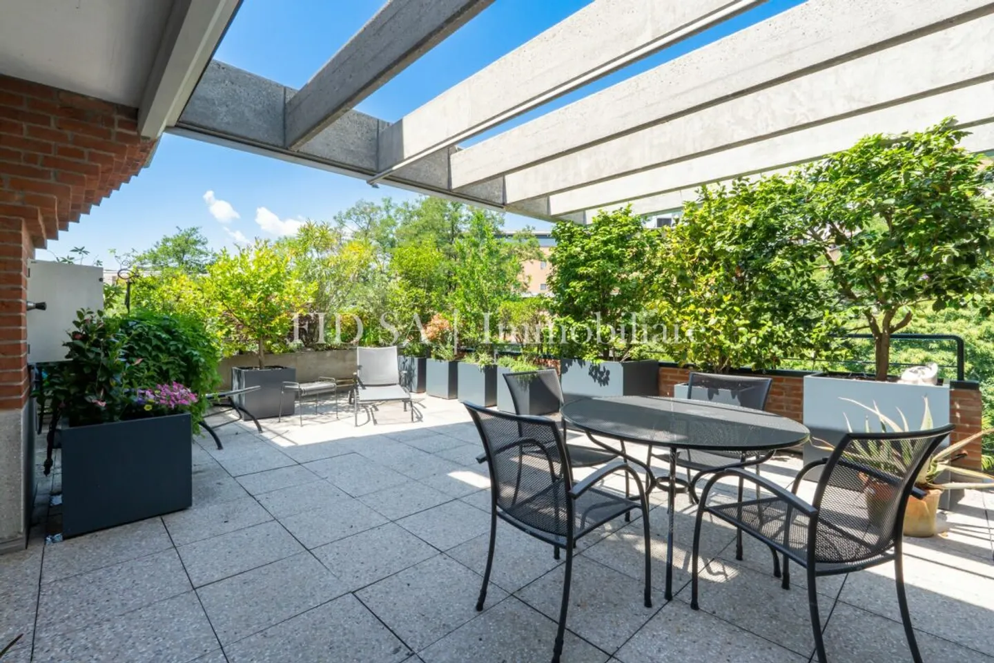 MINUSIO - Exclusive apartment with terrace immersed in greenery - Photo 1 of 12