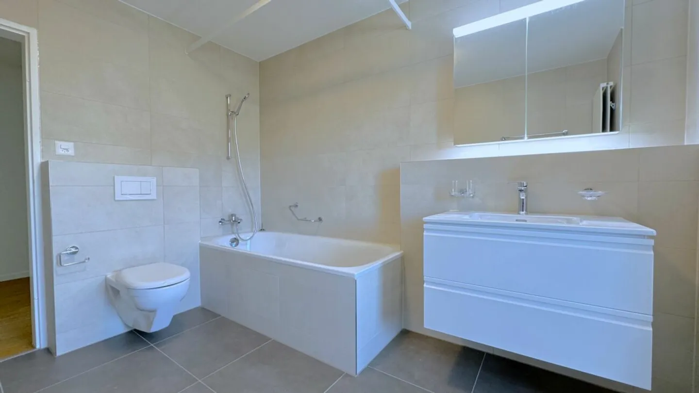 PRIMA UTILIZZO Appartamento 4.5 locali 140 m2 - completamente ristrutturato - 3 balconi - posizione tranquilla a Soletta - Foto 13 di 13