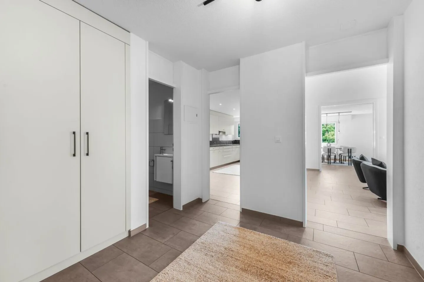 Living with Comfort and a View - 5.5 Rooms in the Center - Photo 9 of 13