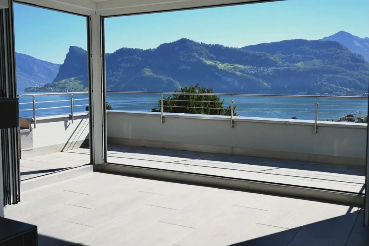 Appartement duplex exclusif de 5½ pièces avec vue panoramique sur le lac et les montagnes à Hergiswil - Photo 9 sur 13