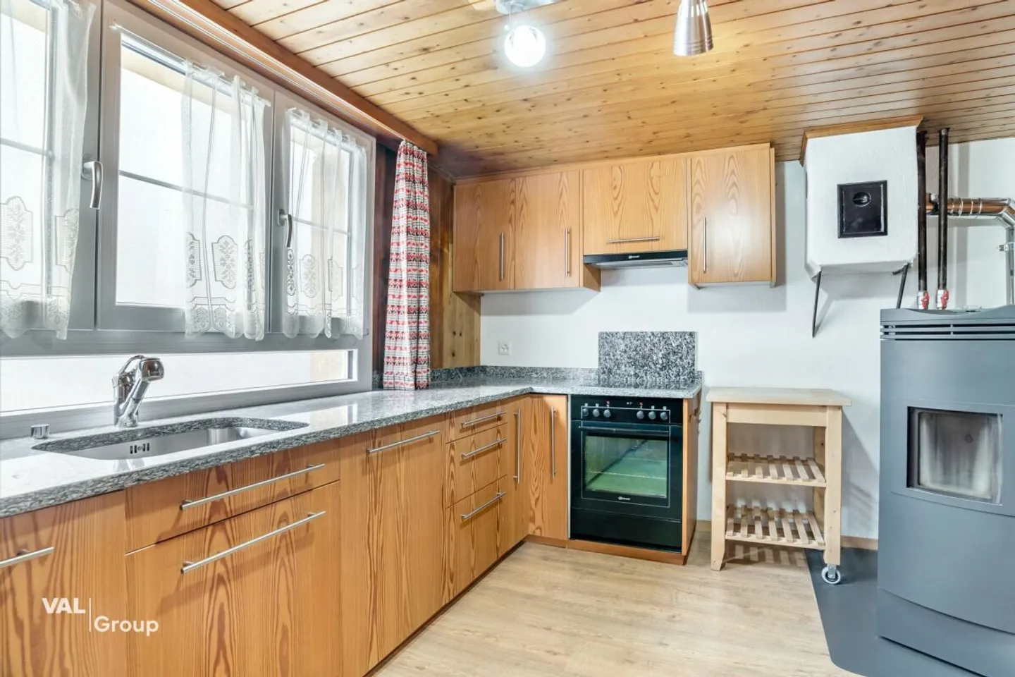 Renovated apartment in the village center with attractive additional room in the attic - Photo 3 of 13