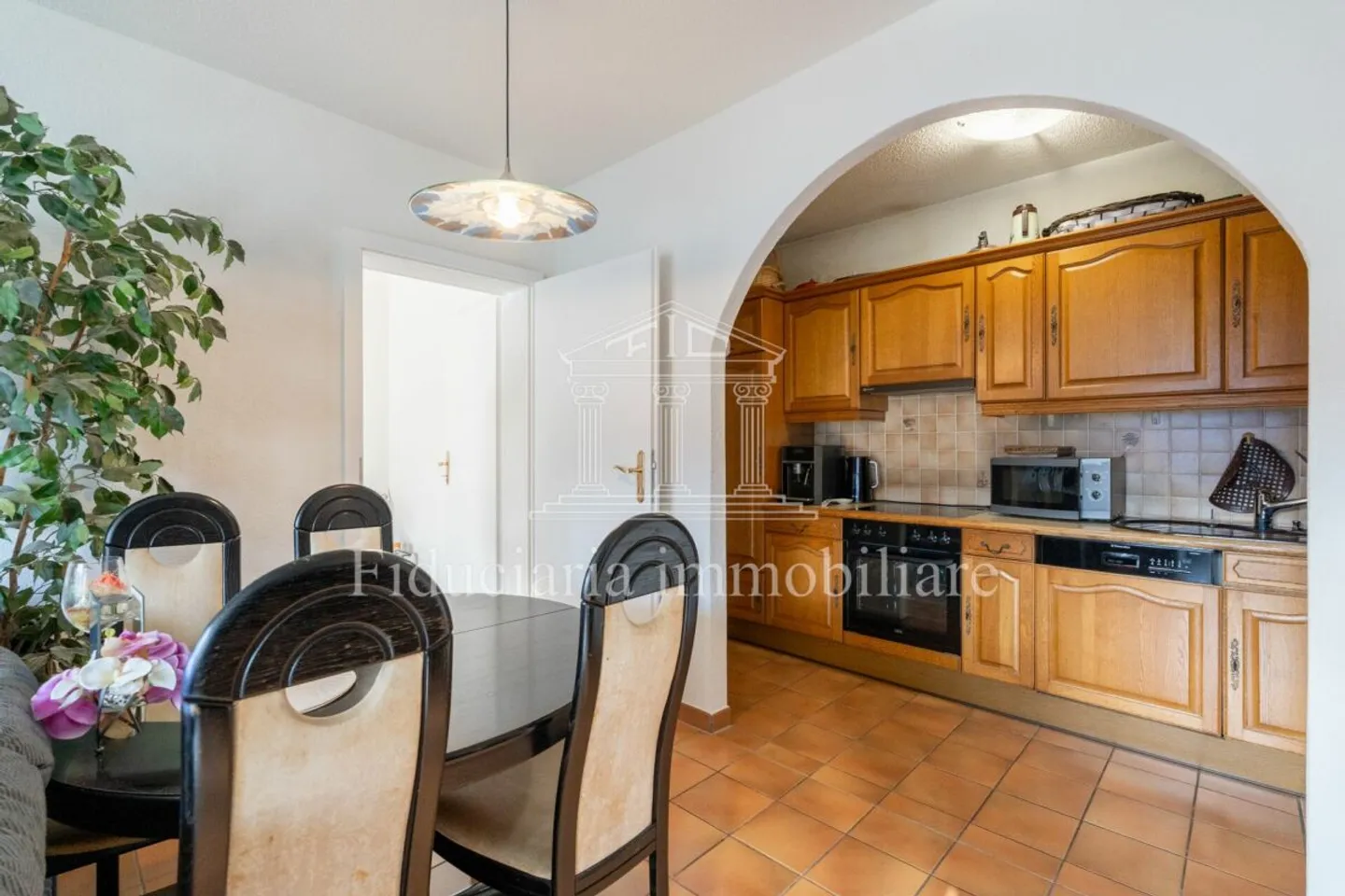 BRISSAGO - Appartement spacieux dans un emplacement central et ensoleillé avec vue dégagée sur le lac - Photo 4 sur 13