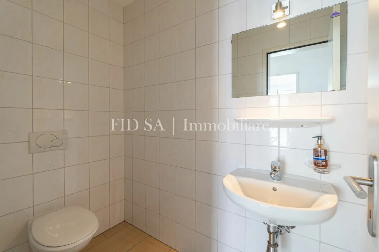 LOCARNO - Central location and free view from the top floor - Photo 8 of 10