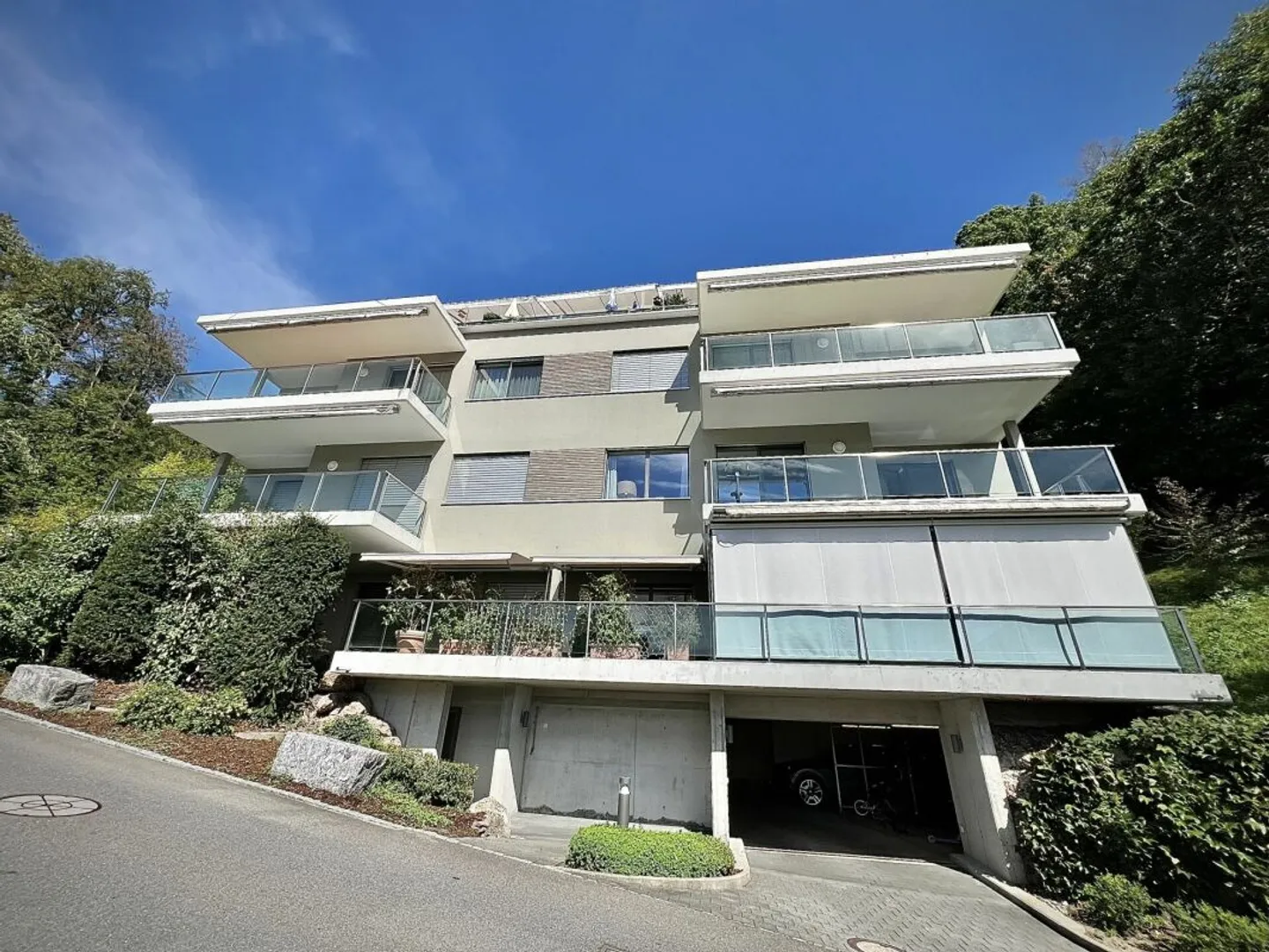 Appartement élégant 3,5 pièces avec vue sur le lac - Photo 2 sur 13