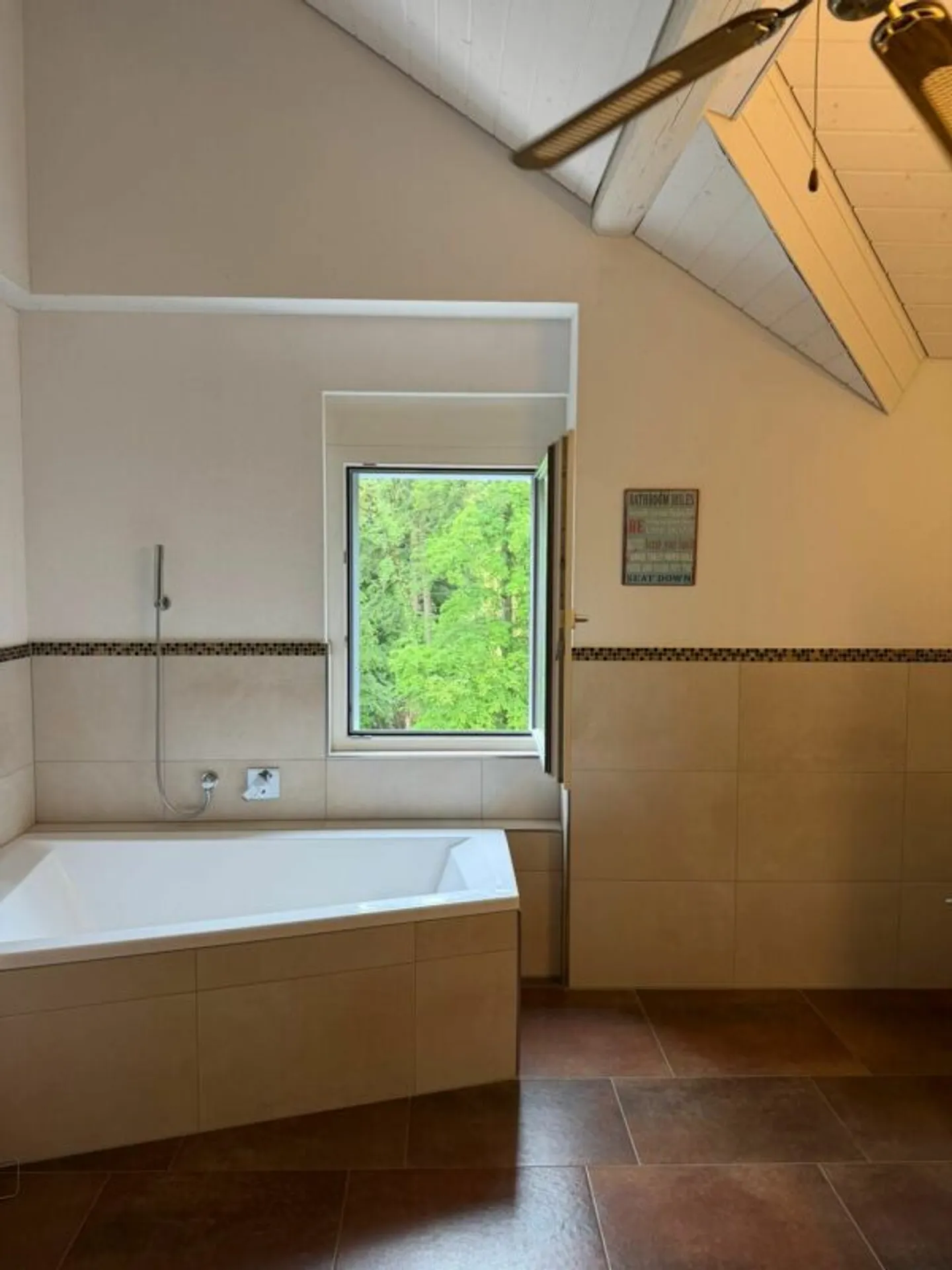 Charmante Dachgeschosswohnung - Foto 4 von 4
