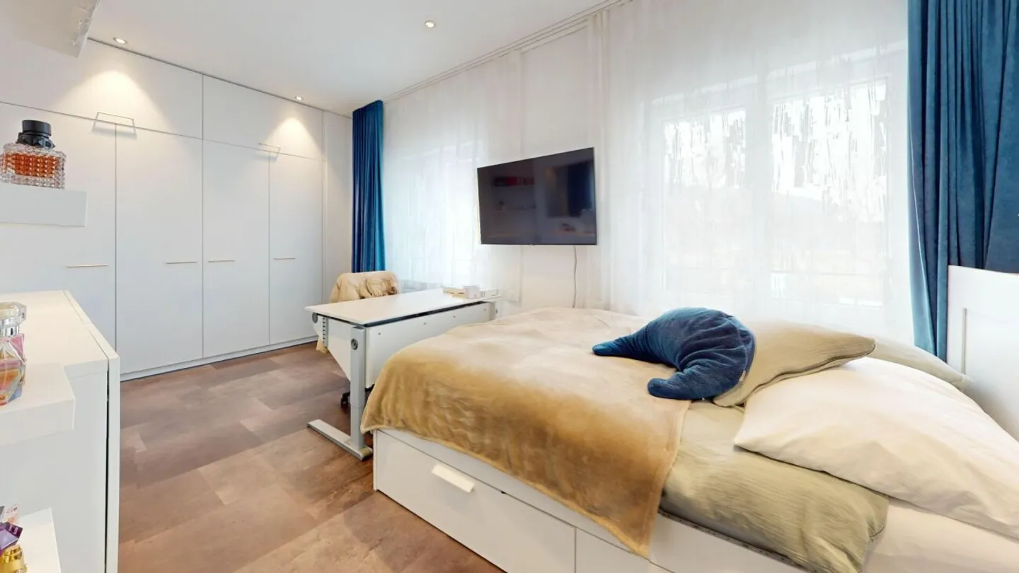 Appartamento duplex di 5.5 locali come nuovo con camino e garage doppio - Foto 11 di 13